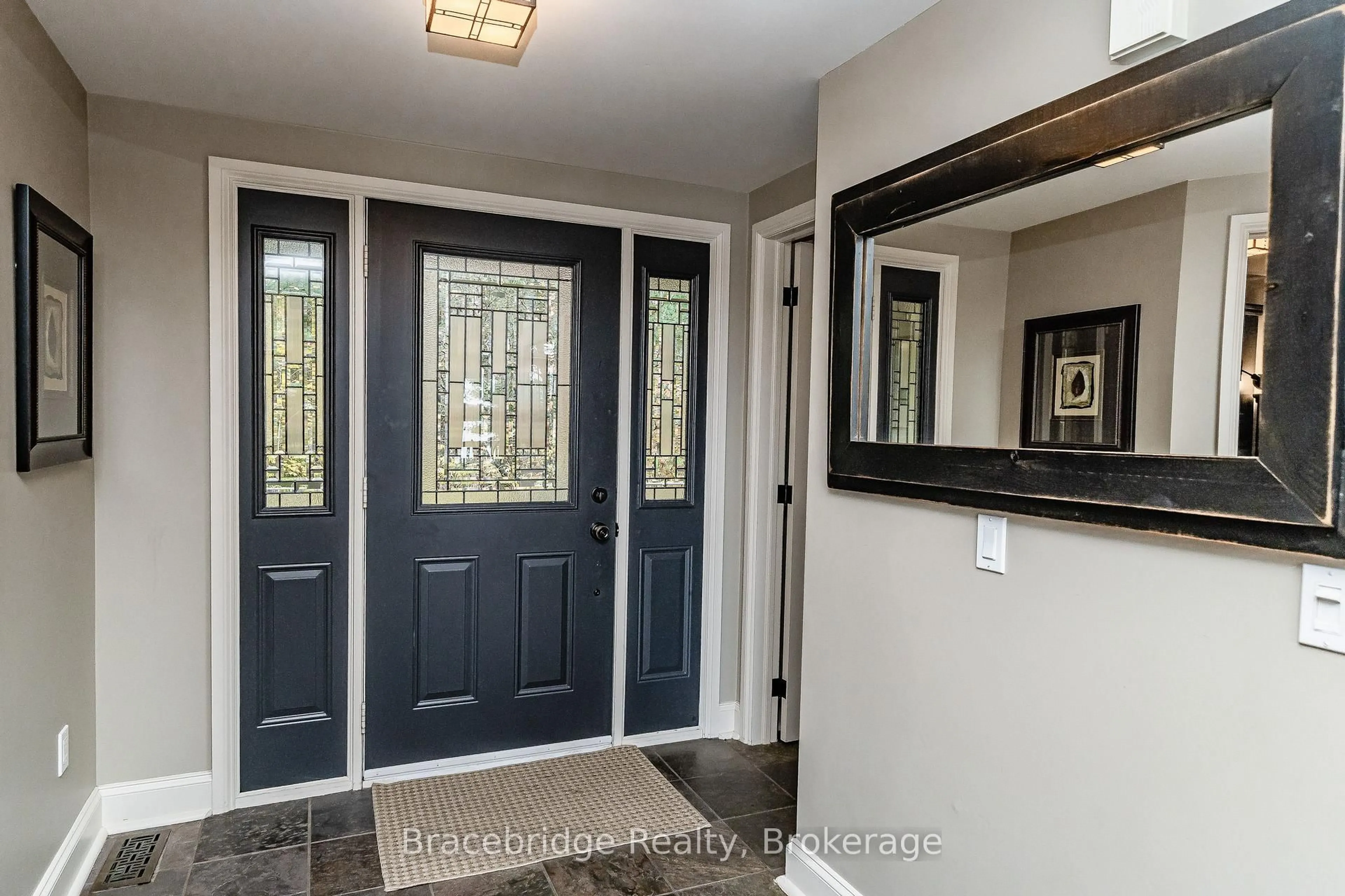 Indoor entryway for 3876 Muskoka Rd 118 Highway #Carling 8 W9, Muskoka Lakes Ontario P0B 1J0