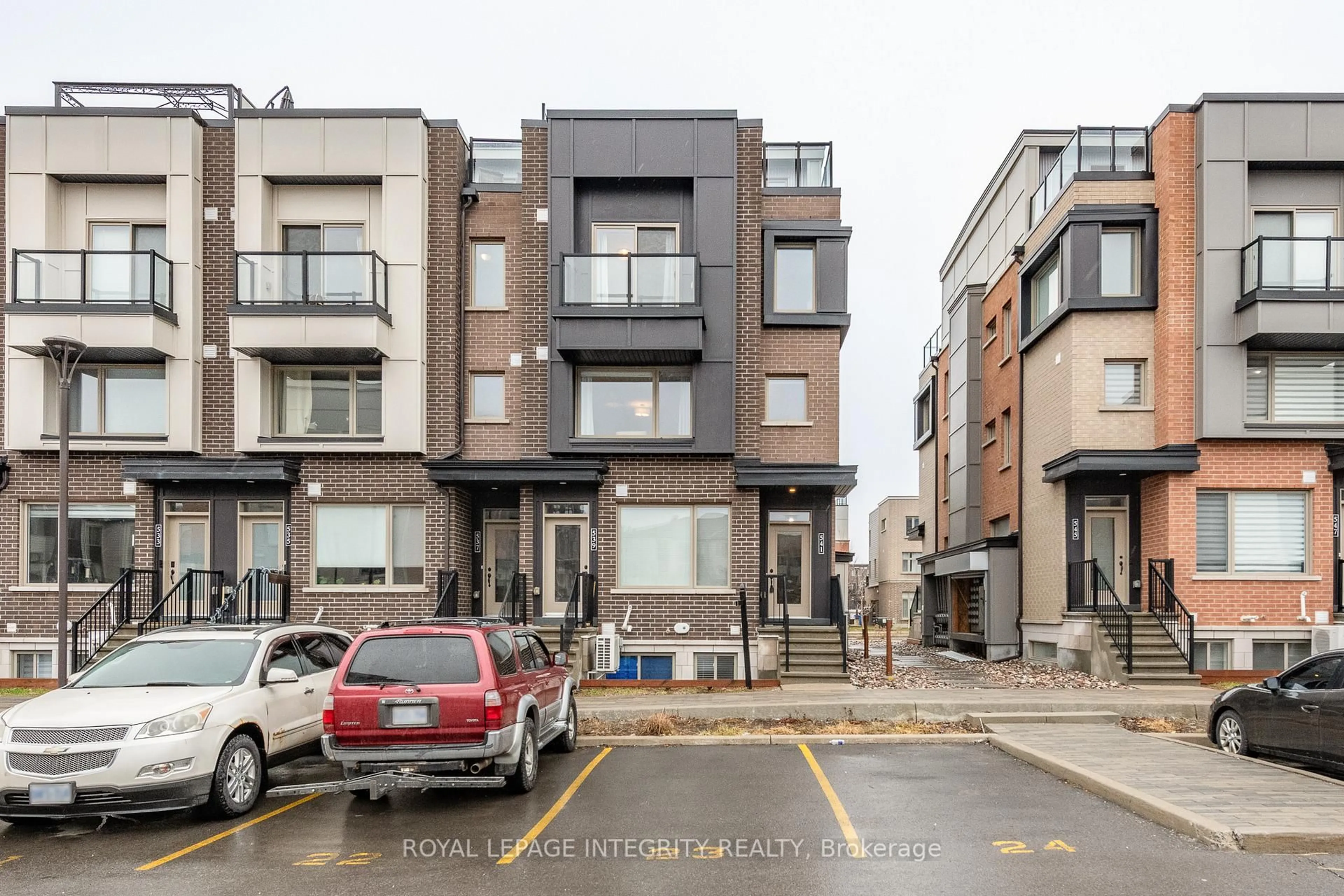 Unknown for 541 Takamose Private #138, Ottawa Ontario K1K 5A5