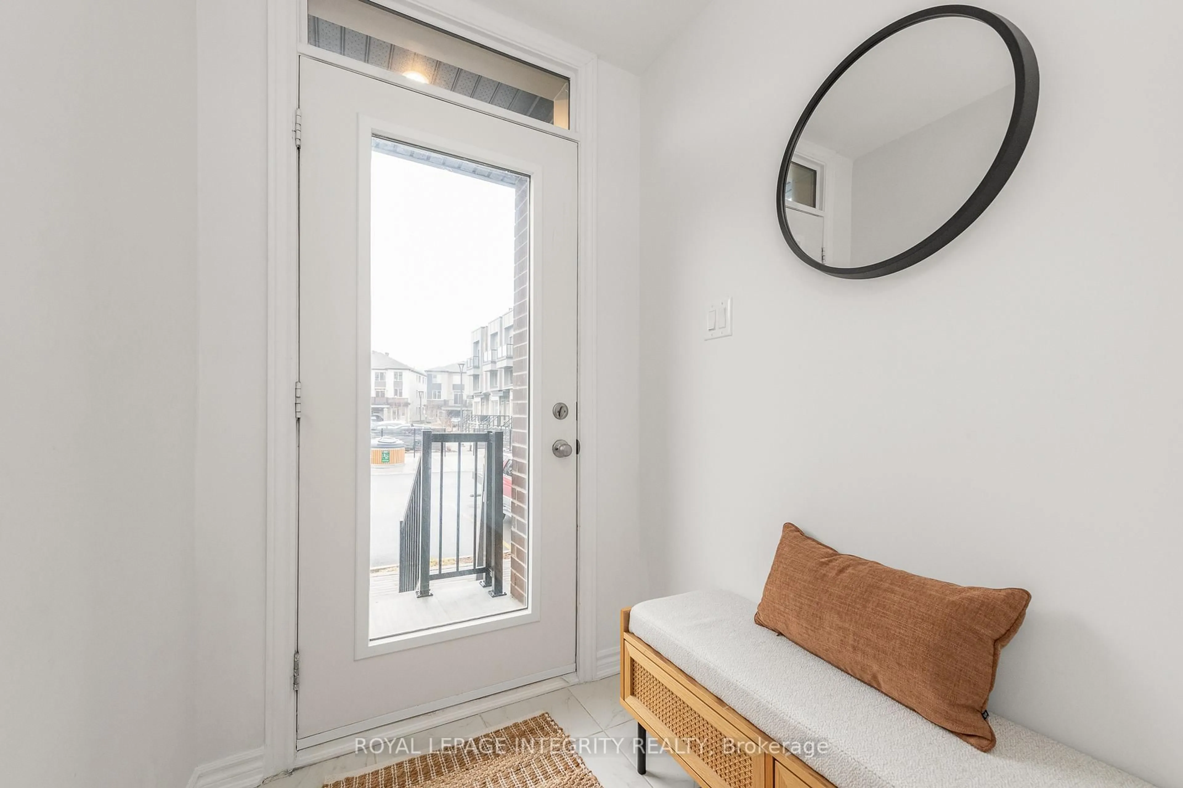 Indoor entryway for 541 Takamose Private #138, Ottawa Ontario K1K 5A5