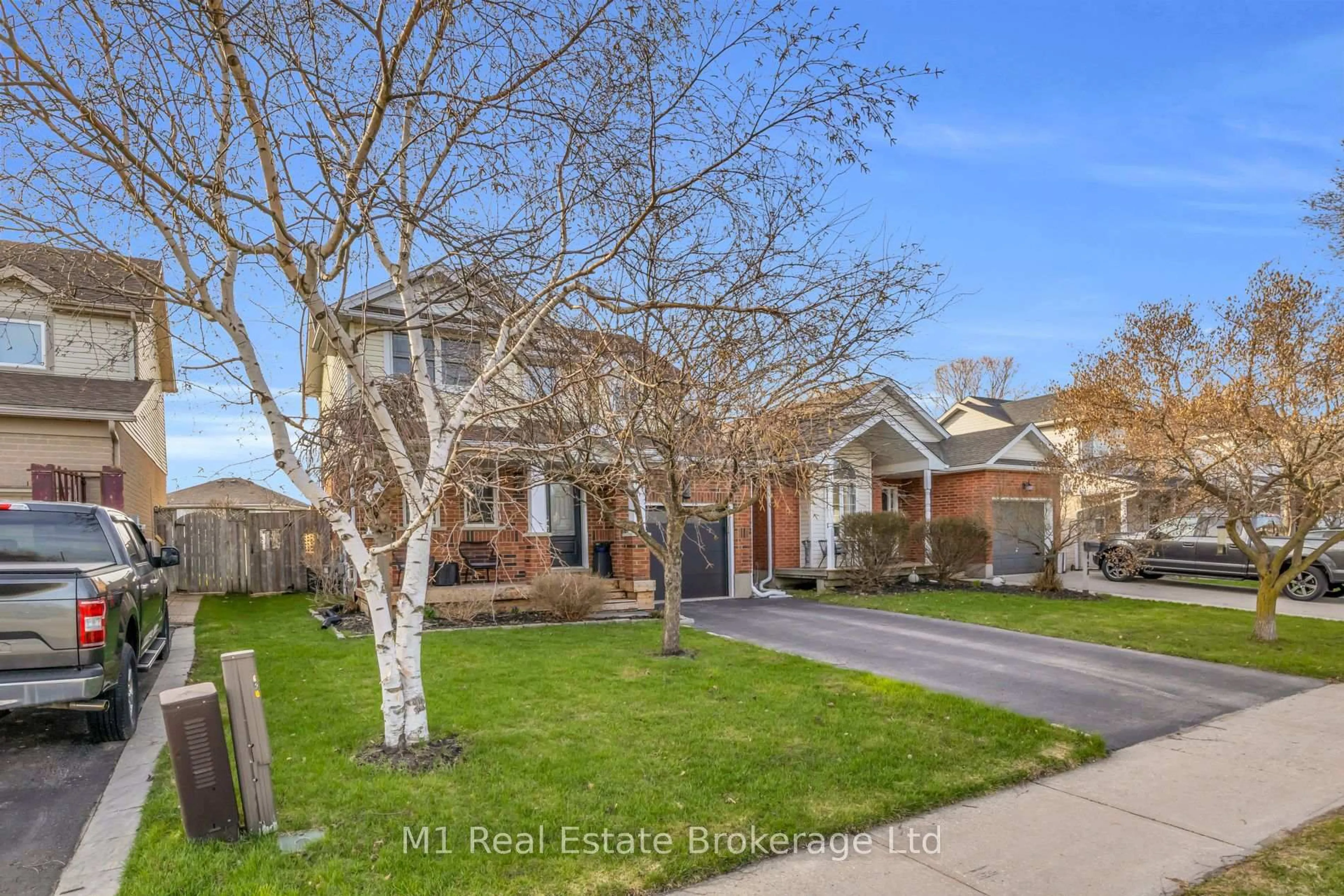 Home with brick exterior material, street for 424 MILLBURN Blvd, Centre Wellington Ontario N1M 3R5