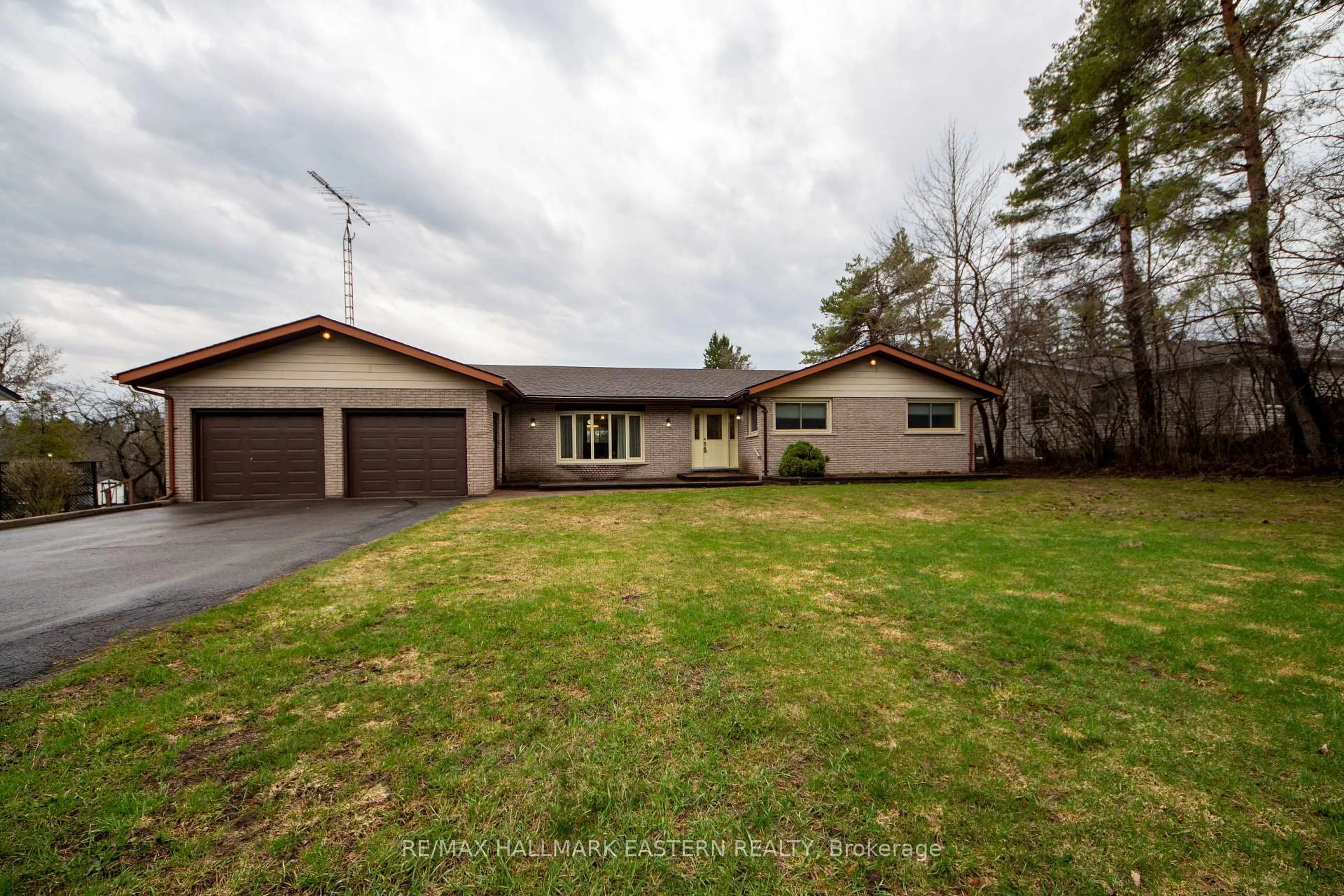 A pic from outside/outdoor area/front of a property/back of a property/a pic from drone, street for 1239 7th Line, Selwyn Ontario K0L 2H0