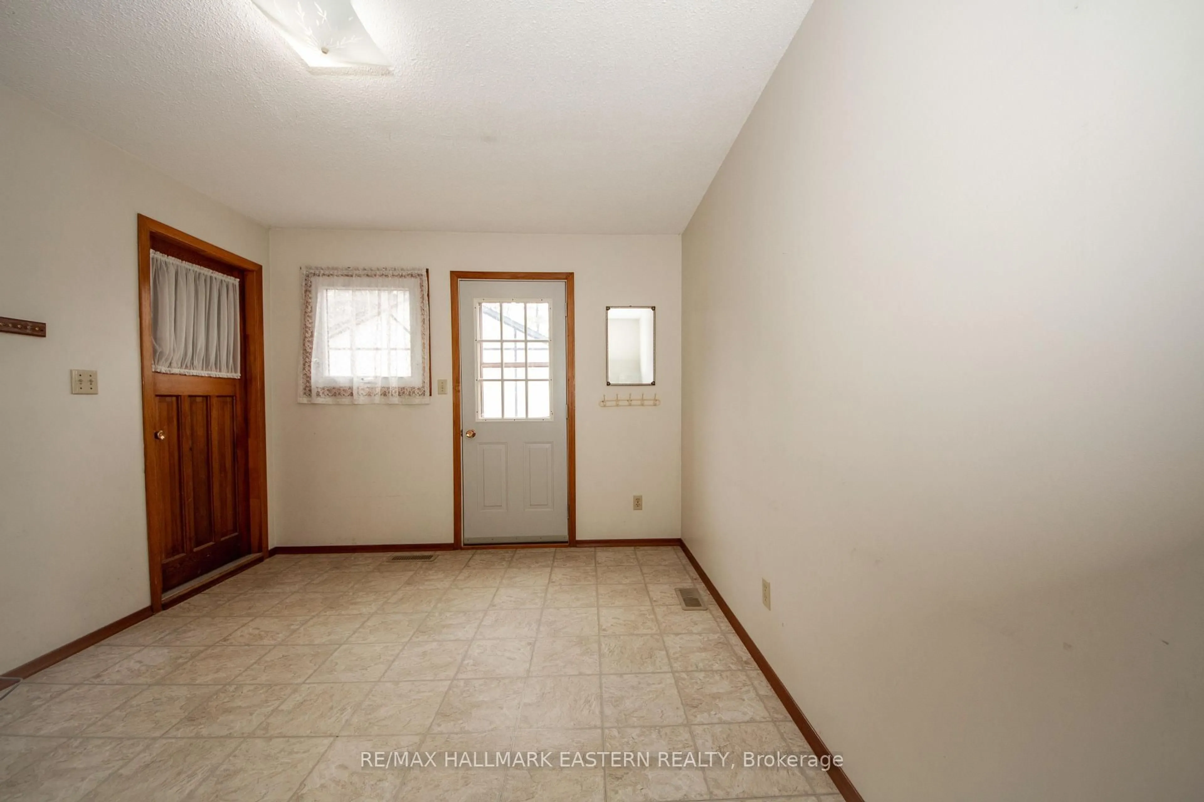 Unknown for 1239 7th Line, Selwyn Ontario K0L 2H0