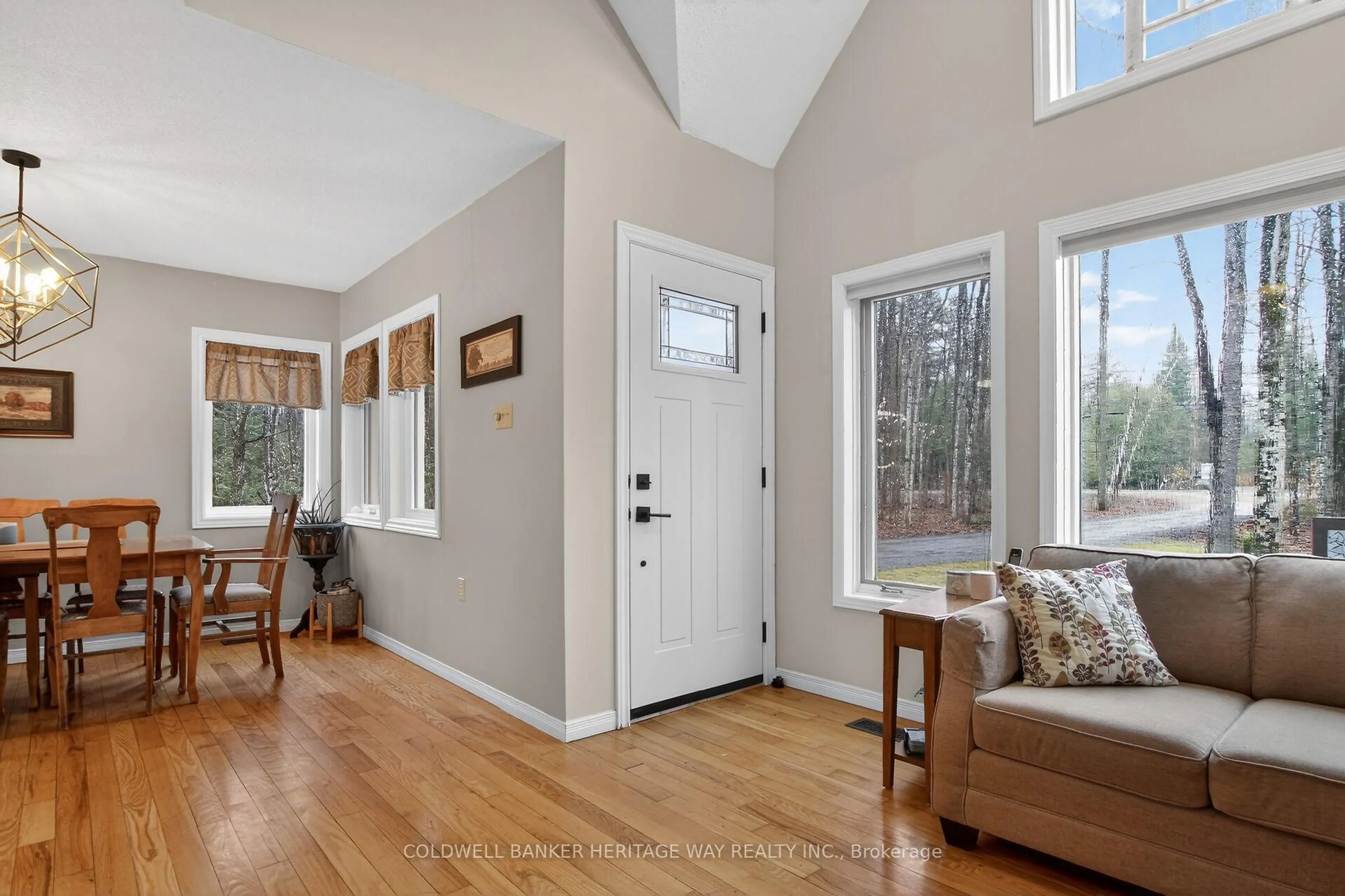 Indoor entryway for 502 Tennyson Rd, Perth Ontario K7H 3C8