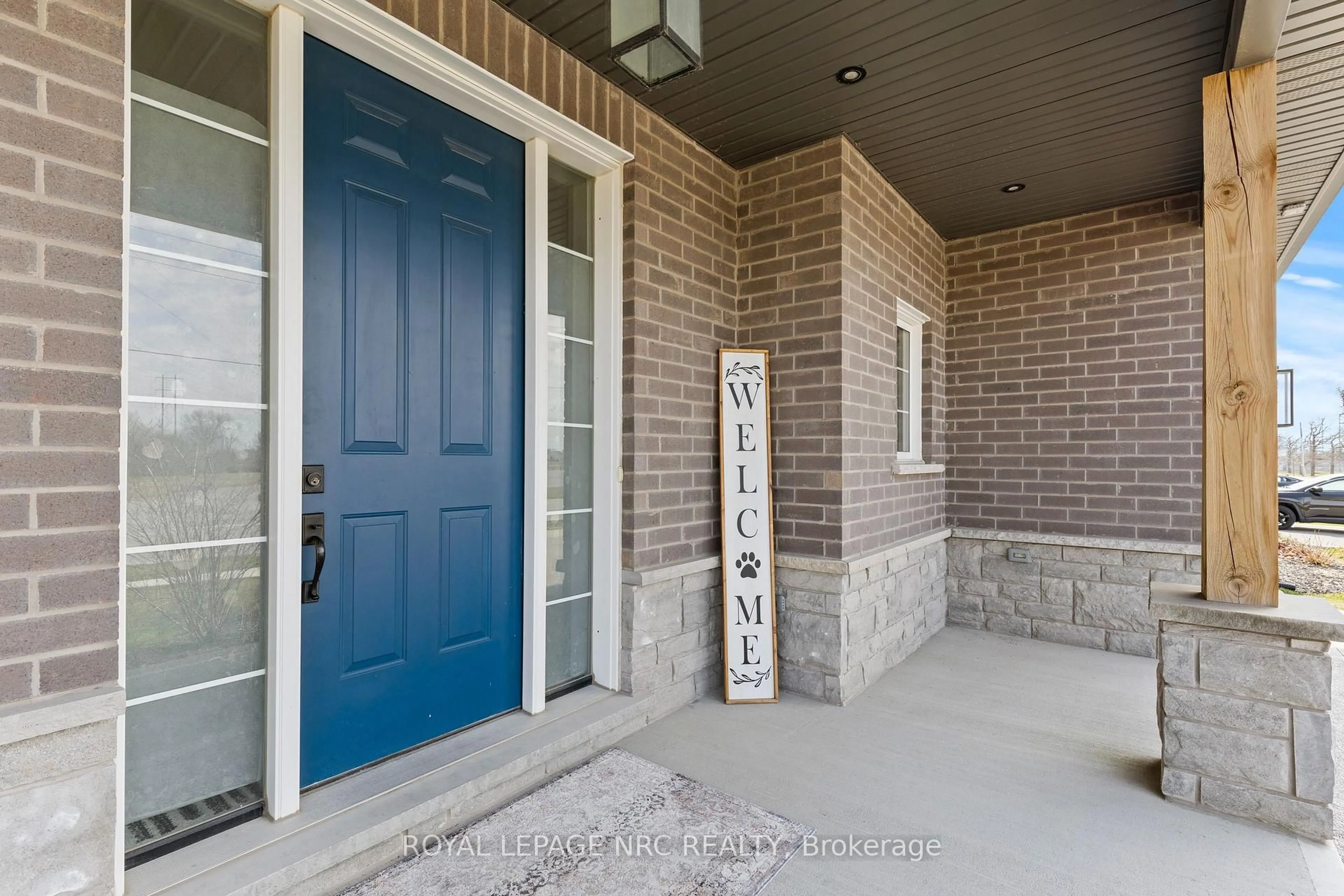Indoor entryway for 271 Memorial Park Dr, Welland Ontario L3B 0E3