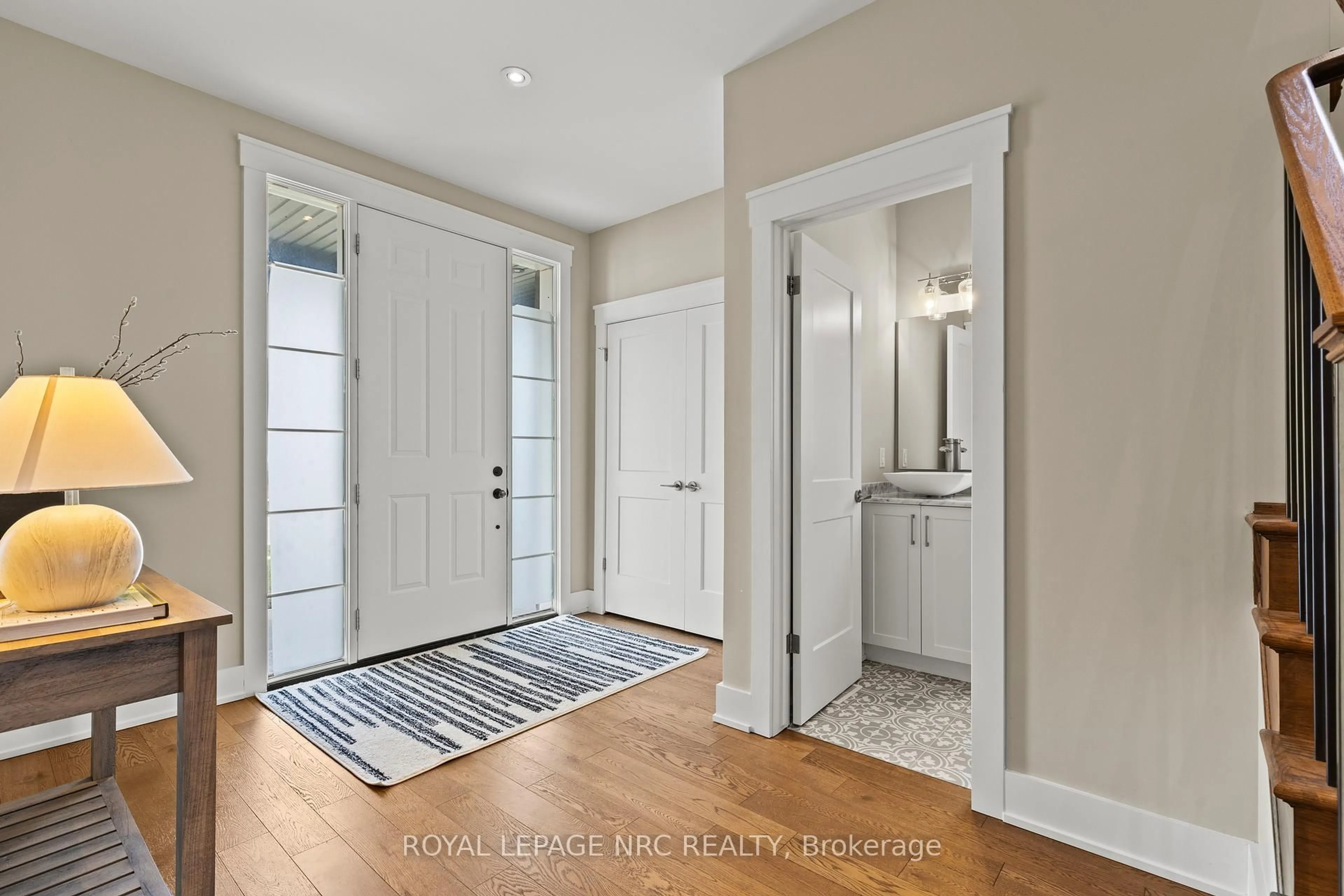 Indoor entryway for 271 Memorial Park Dr, Welland Ontario L3B 0E3