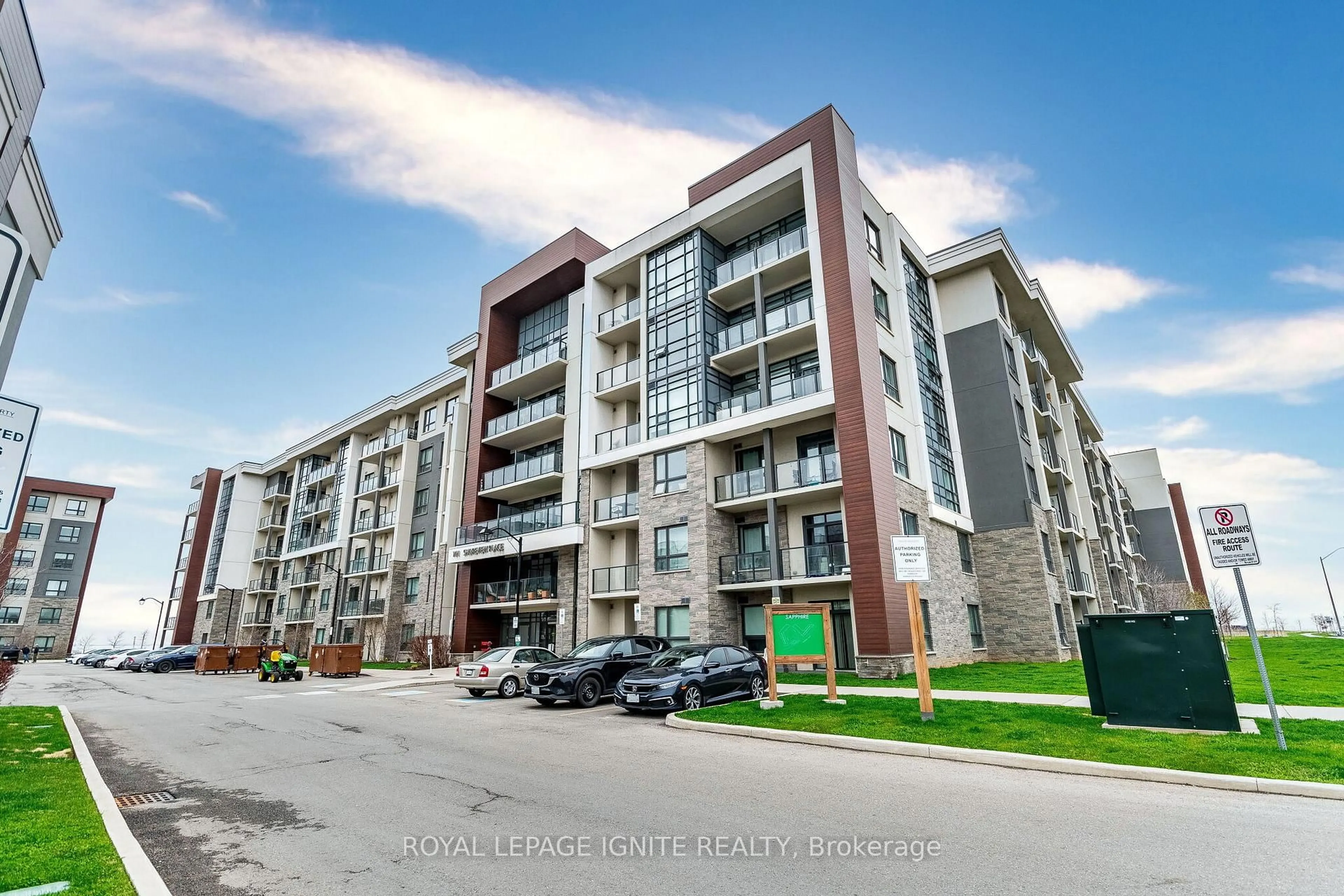 A pic from outside/outdoor area/front of a property/back of a property/a pic from drone, unknown for 101 Shoreview Pl #614, Hamilton Ontario L8E 0K2