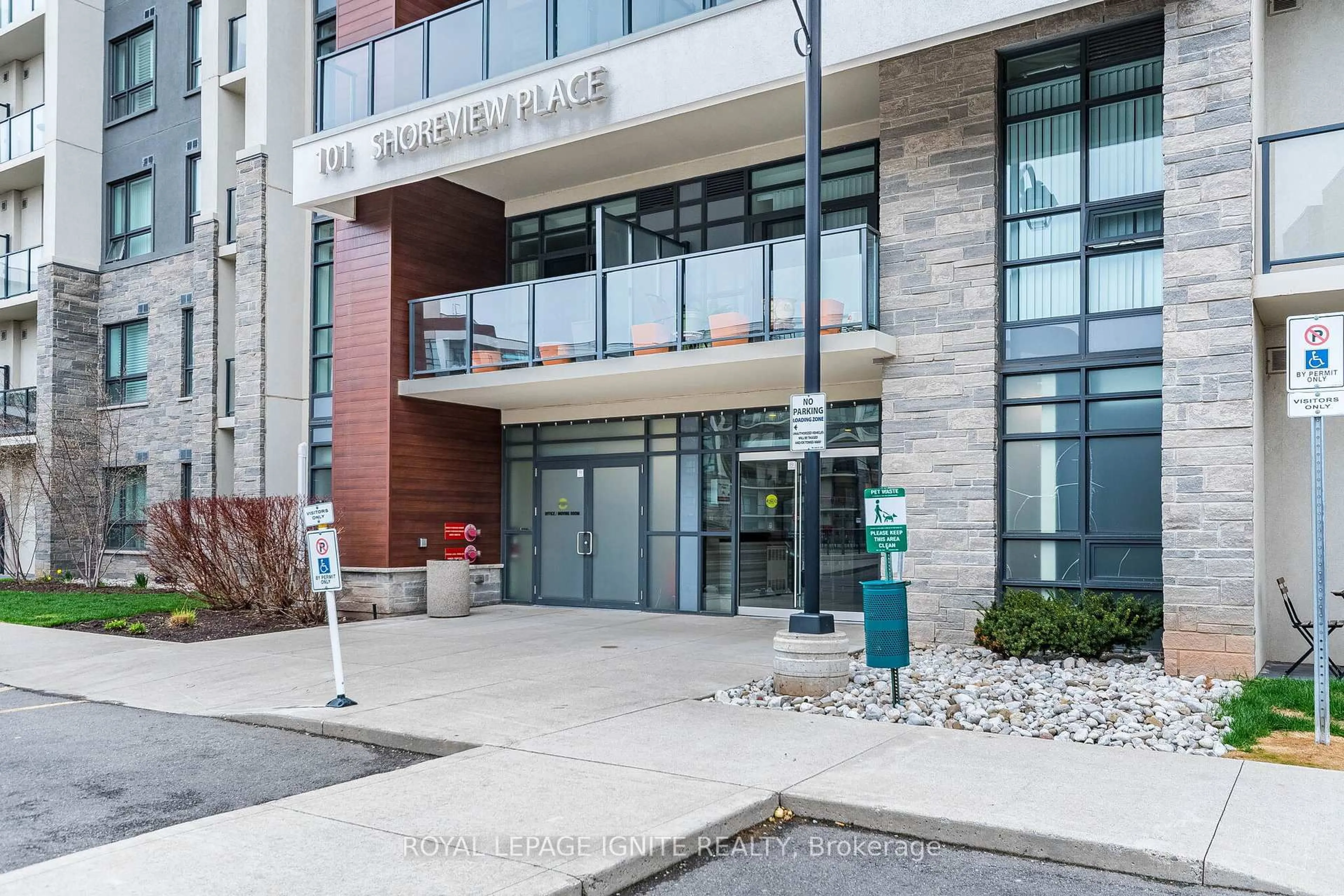 Indoor foyer for 101 Shoreview Pl #614, Hamilton Ontario L8E 0K2