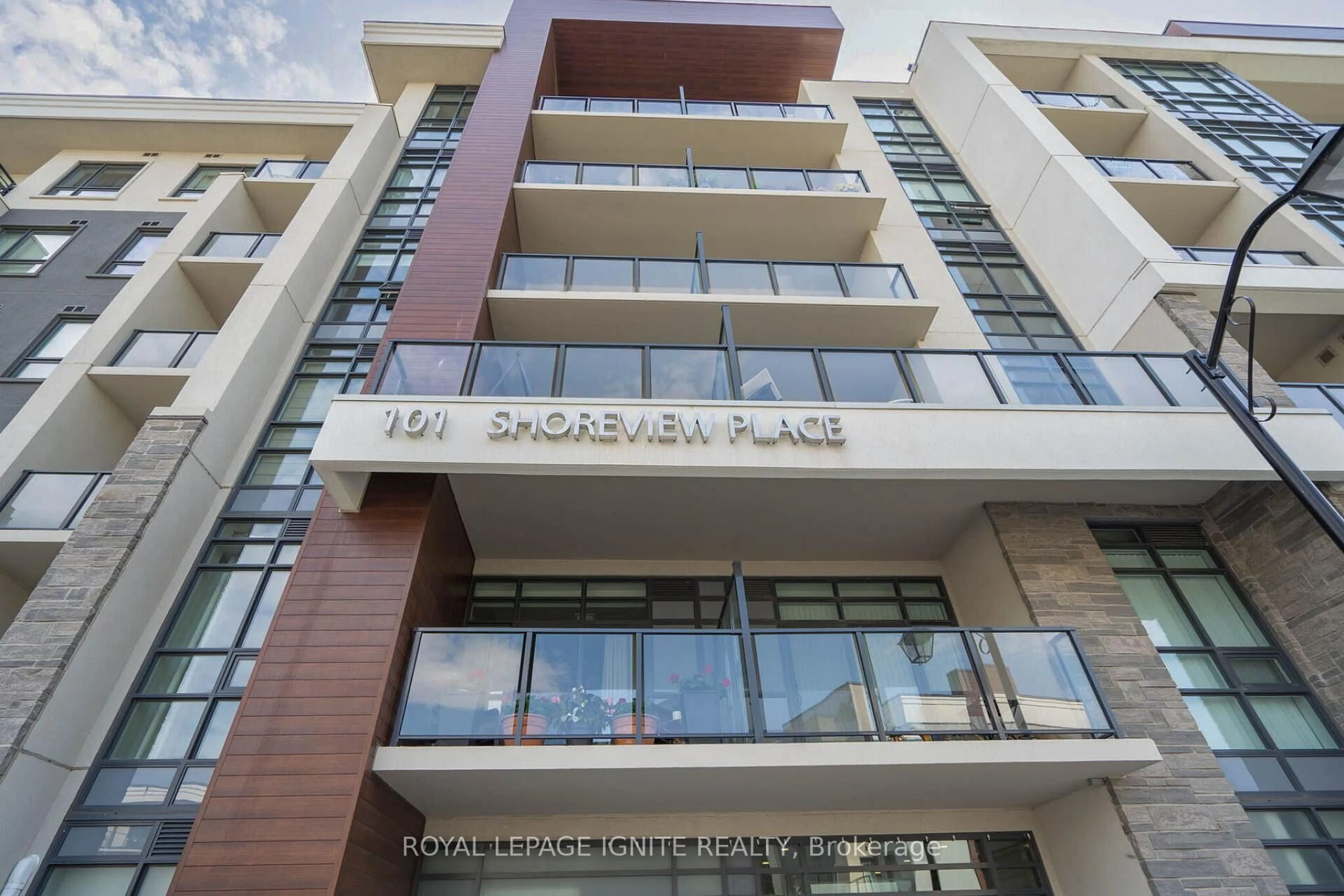 Indoor foyer for 101 Shoreview Pl #614, Hamilton Ontario L8E 0K2