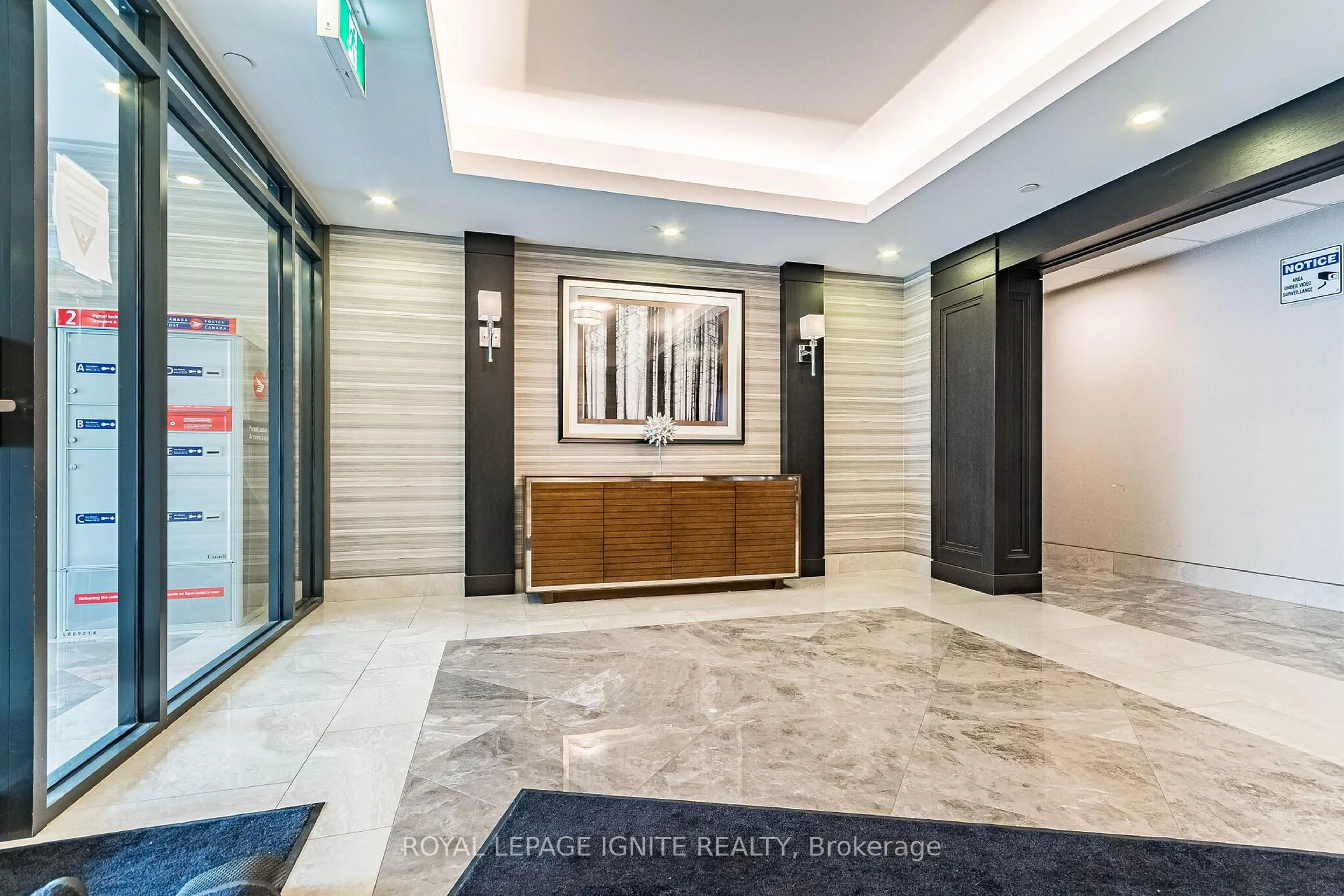 Indoor foyer for 101 Shoreview Pl #614, Hamilton Ontario L8E 0K2