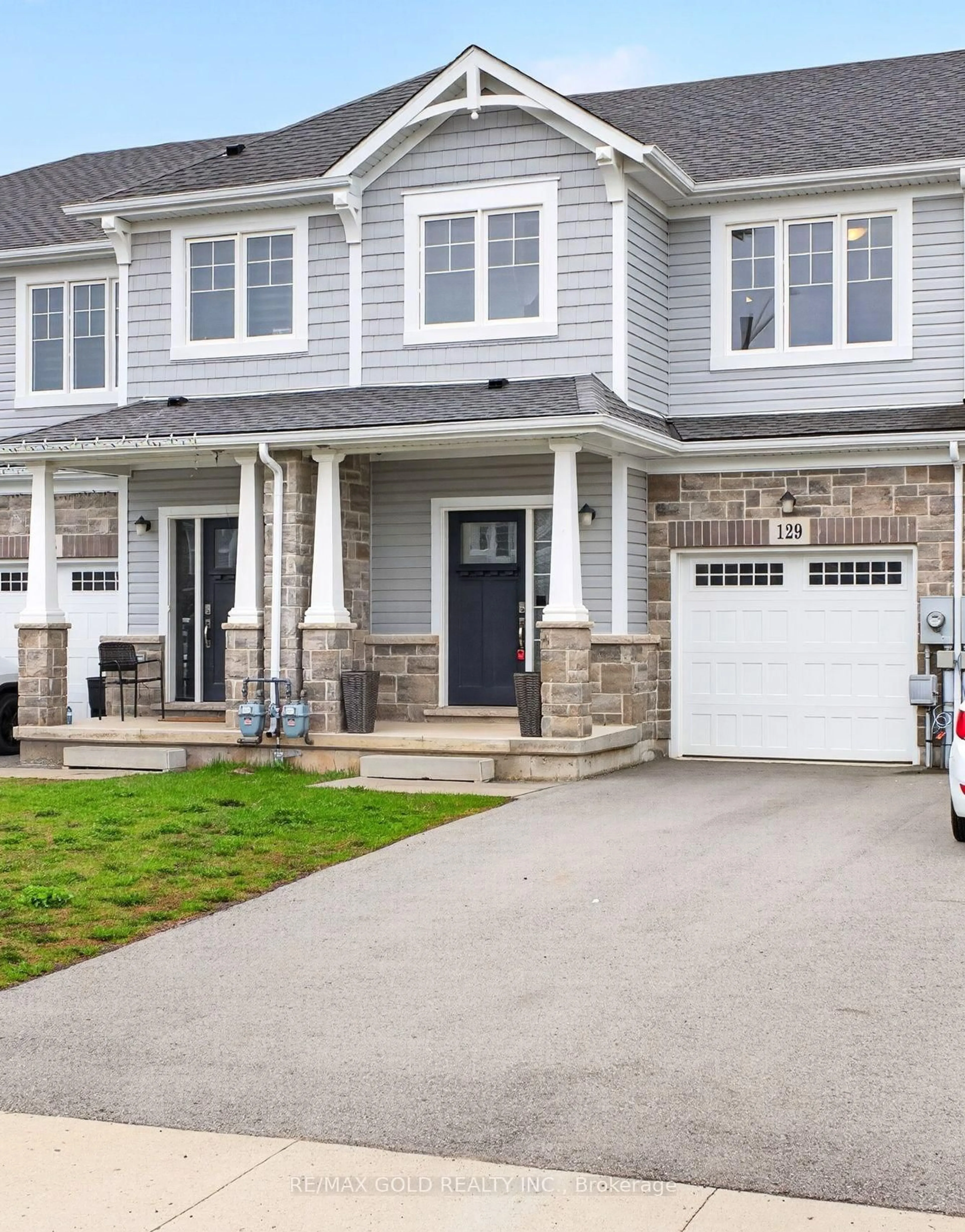 Home with vinyl exterior material, street for 129 Sunflower Pl, Welland Ontario L3C 0H9