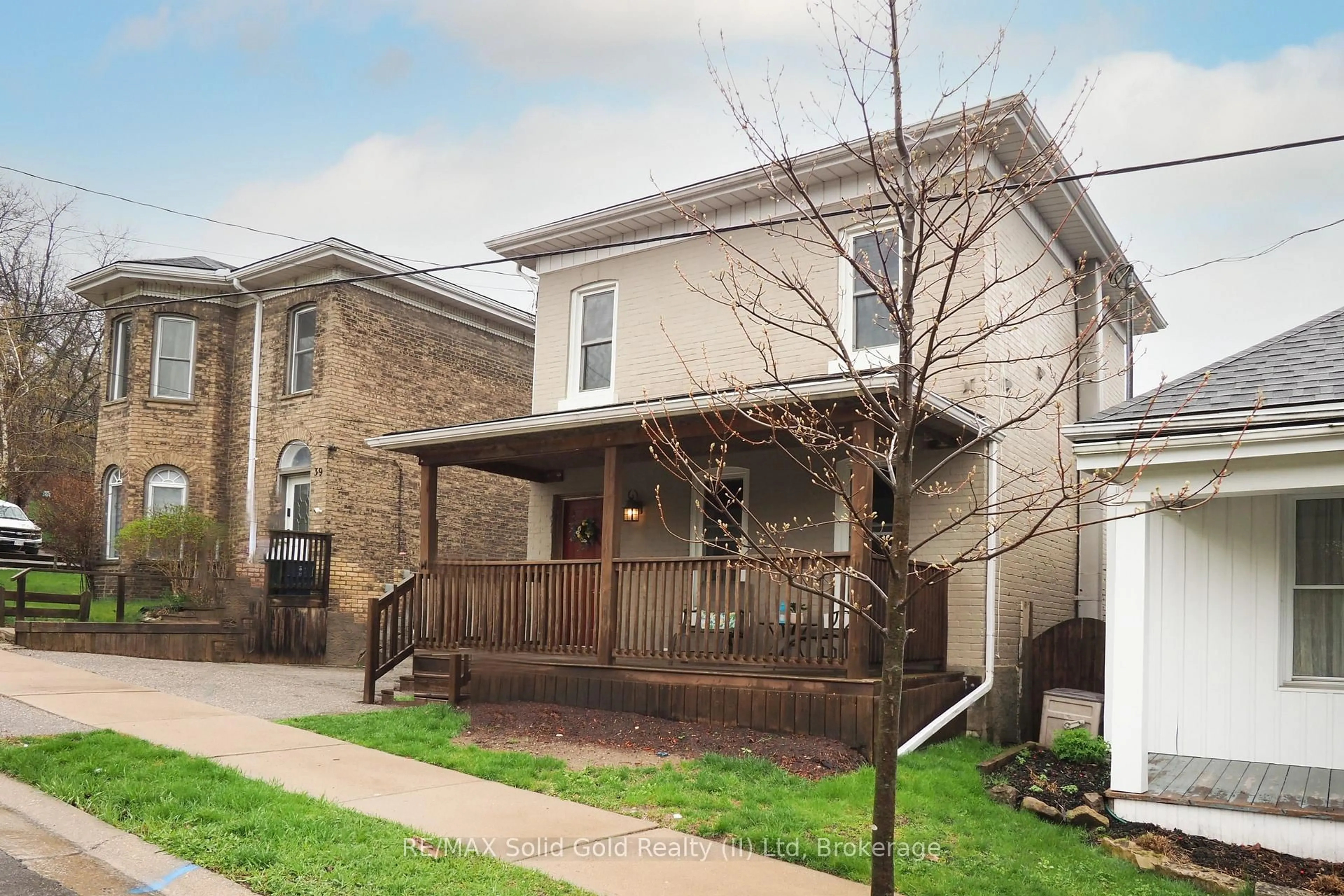 Home with brick exterior material, street for 37 Niagara St, Brantford Ontario N3R 4E1