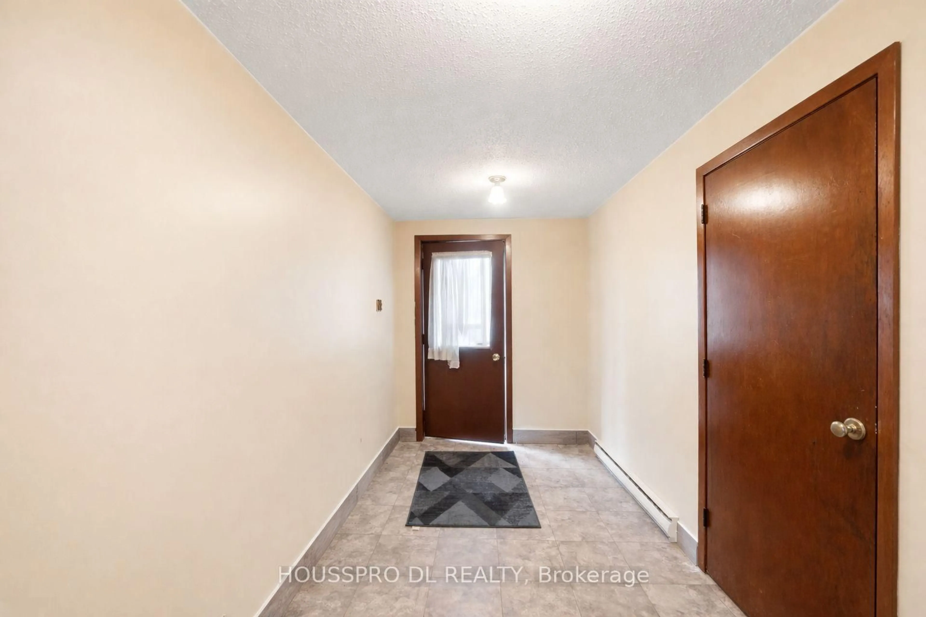 Indoor entryway for 7357 Wellington Rd 30, Guelph/Eramosa Ontario N1H 6J2