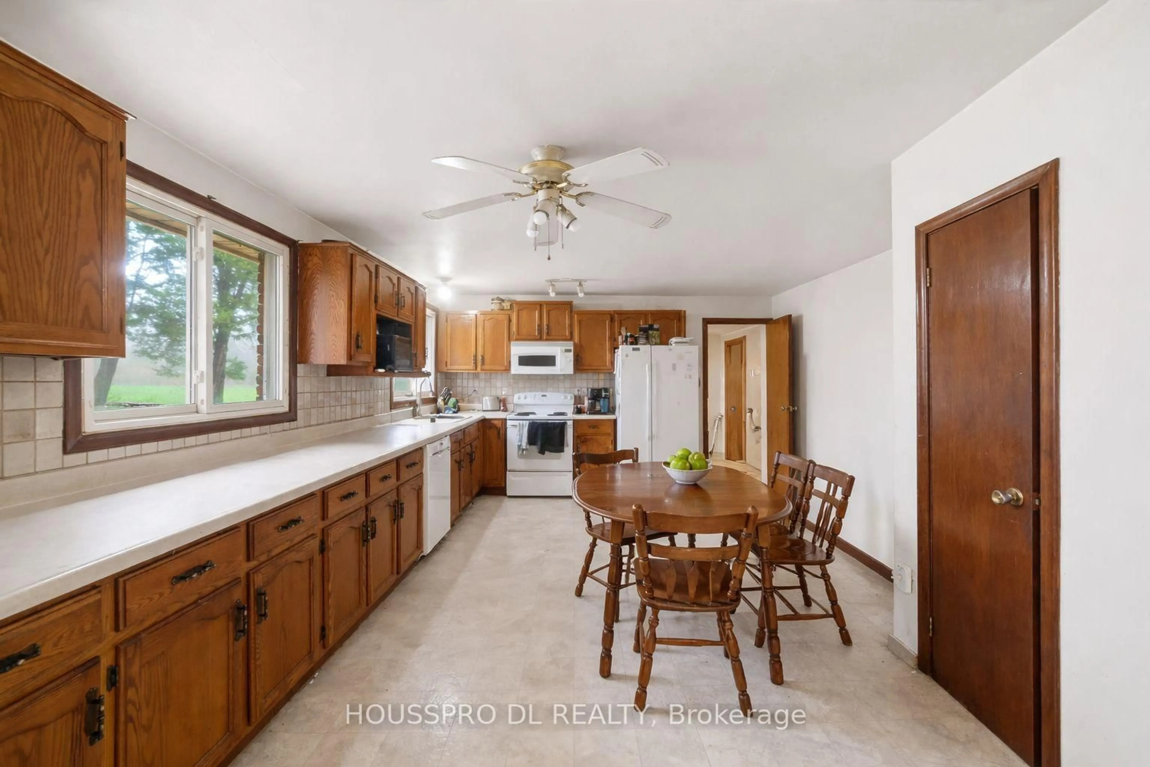 Open concept kitchen, ceramic/tile floor for 7357 Wellington Rd 30, Guelph/Eramosa Ontario N1H 6J2