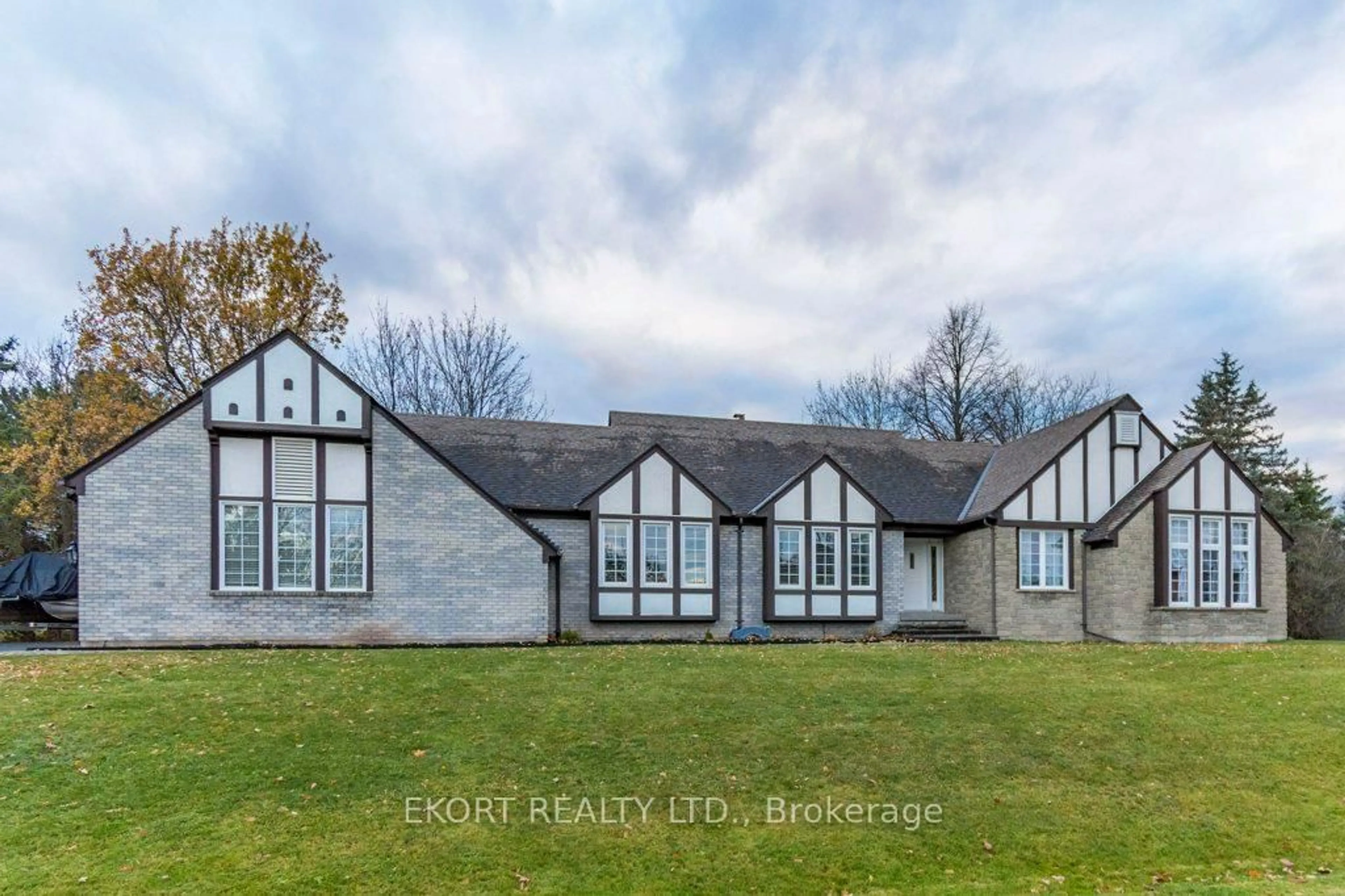 A pic from outside/outdoor area/front of a property/back of a property/a pic from drone, building for 24 Kaiser Crt, Belleville Ontario K8P 5G3