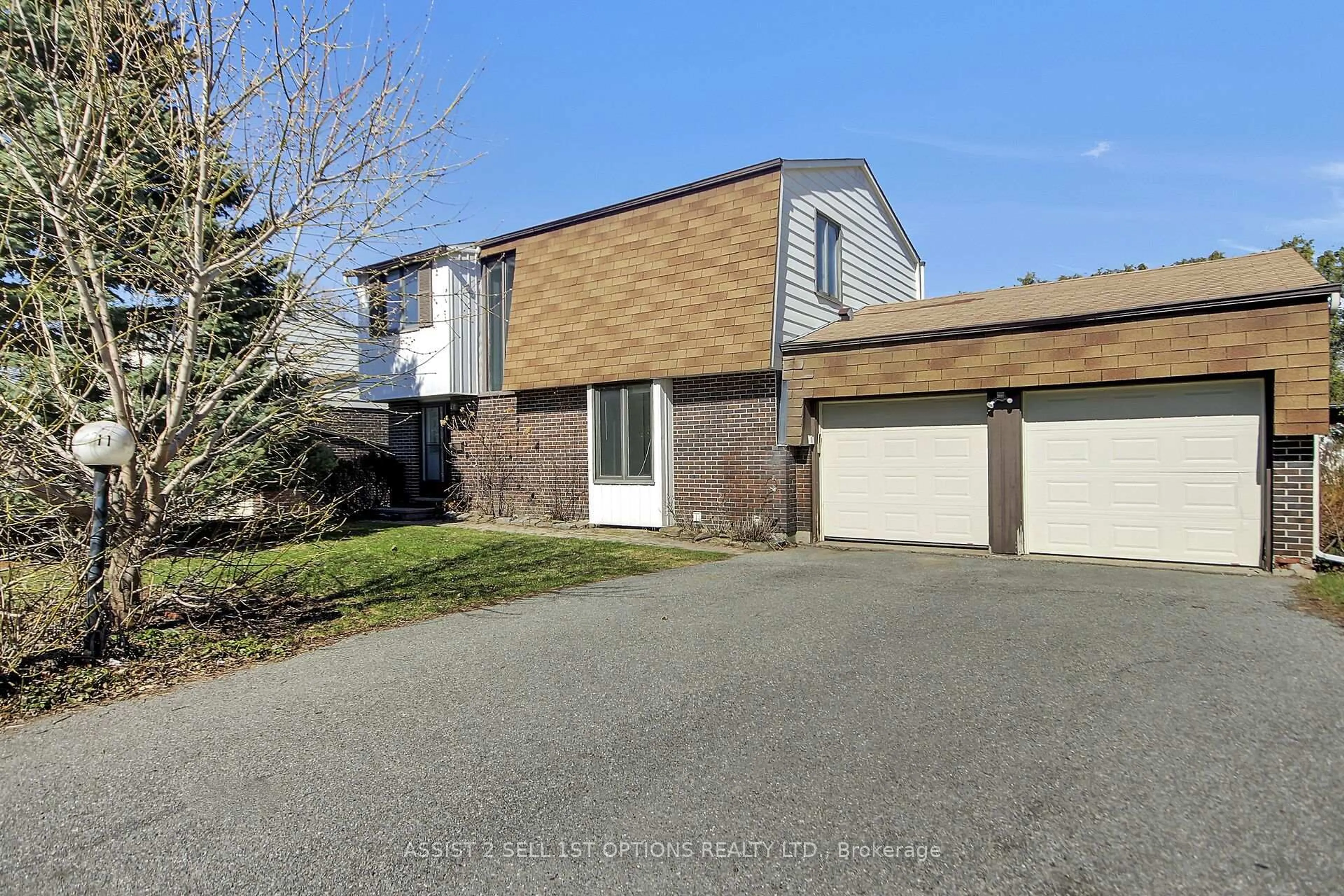 A pic from outside/outdoor area/front of a property/back of a property/a pic from drone, street for 11 Elvaston Ave, Ottawa Ontario K2G 3T2