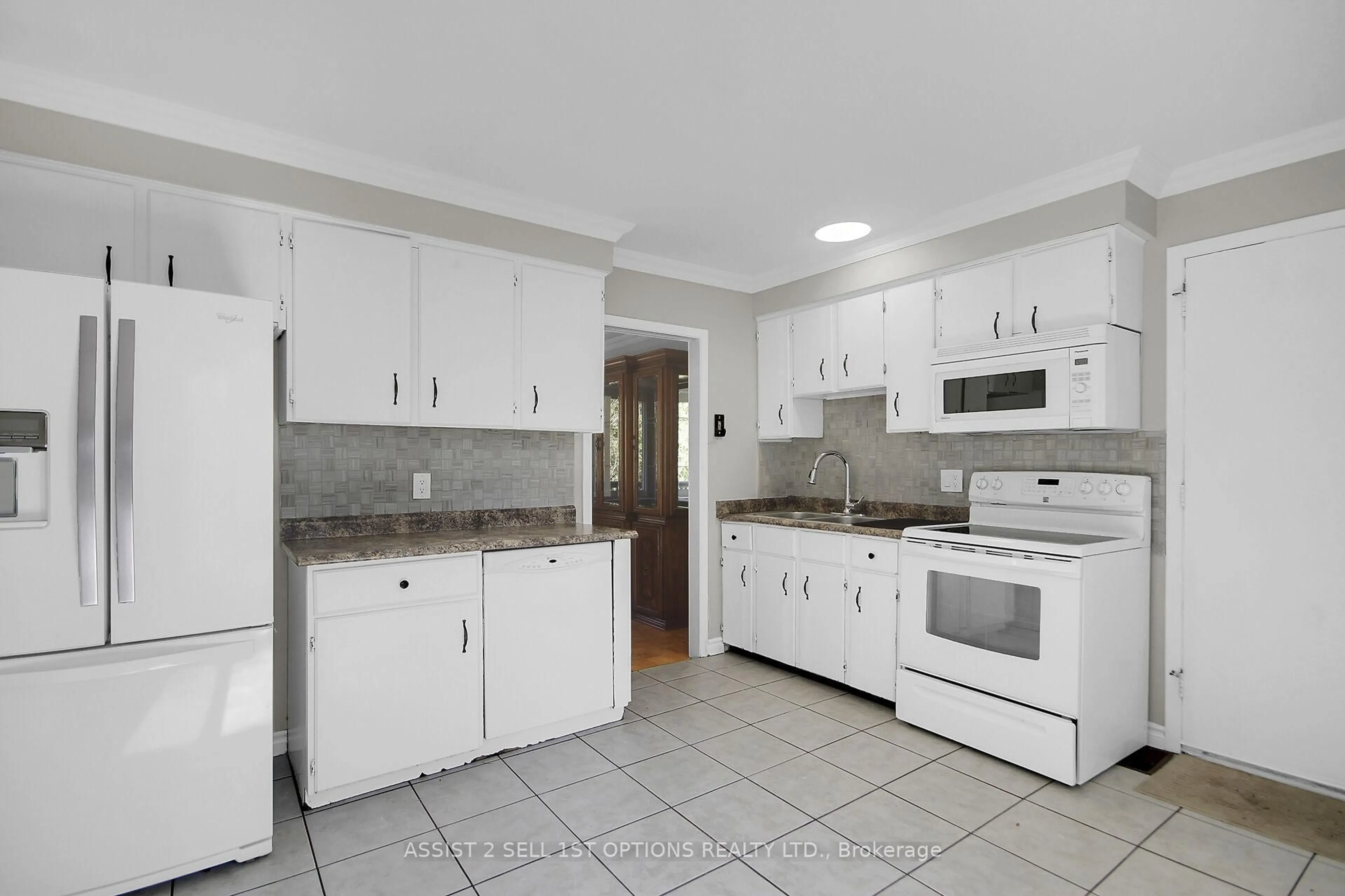 Standard kitchen, ceramic/tile floor for 11 Elvaston Ave, Ottawa Ontario K2G 3T2