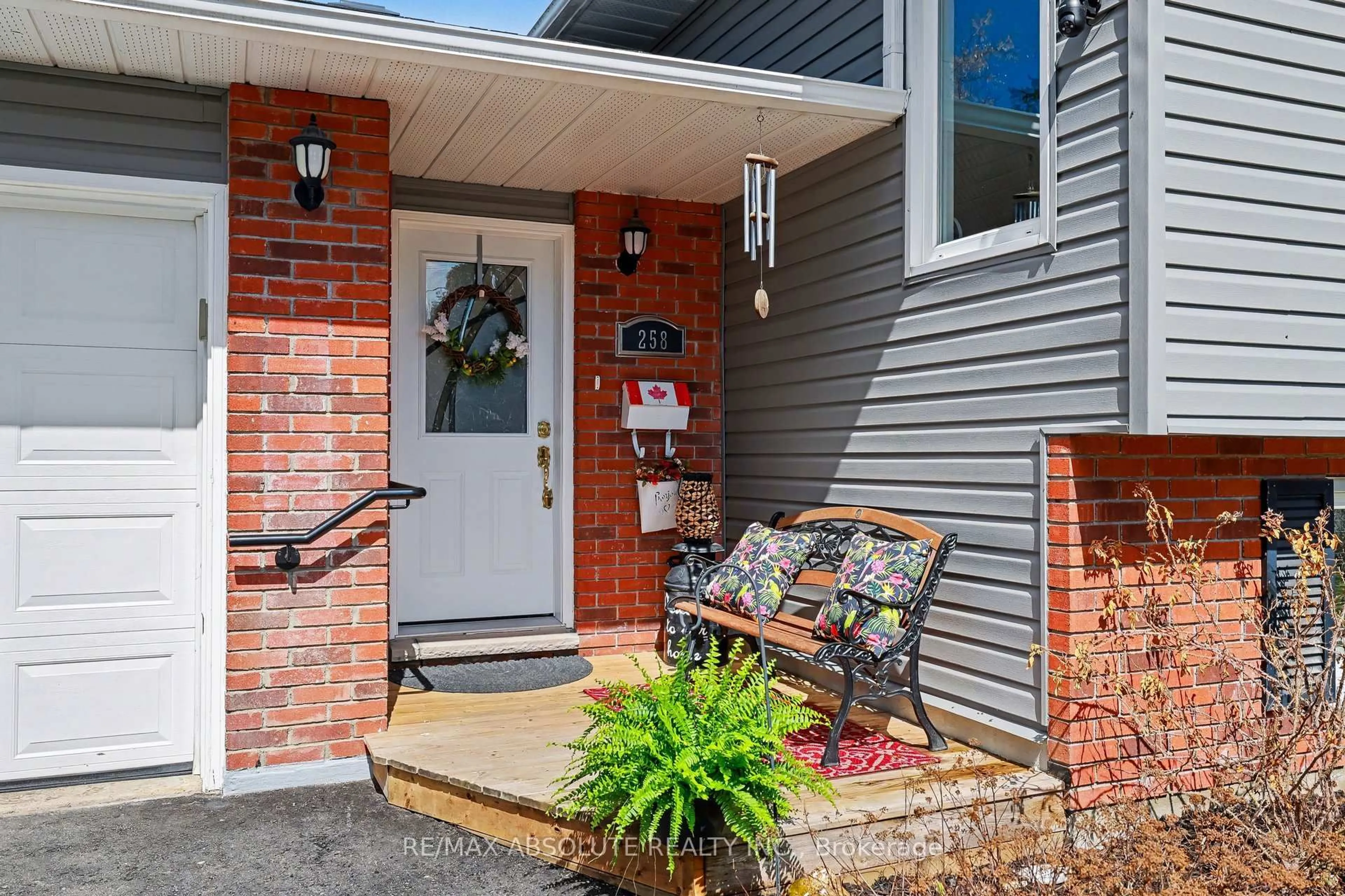 Indoor entryway for 258 Gore St, Almonte Ontario K0A 1A0