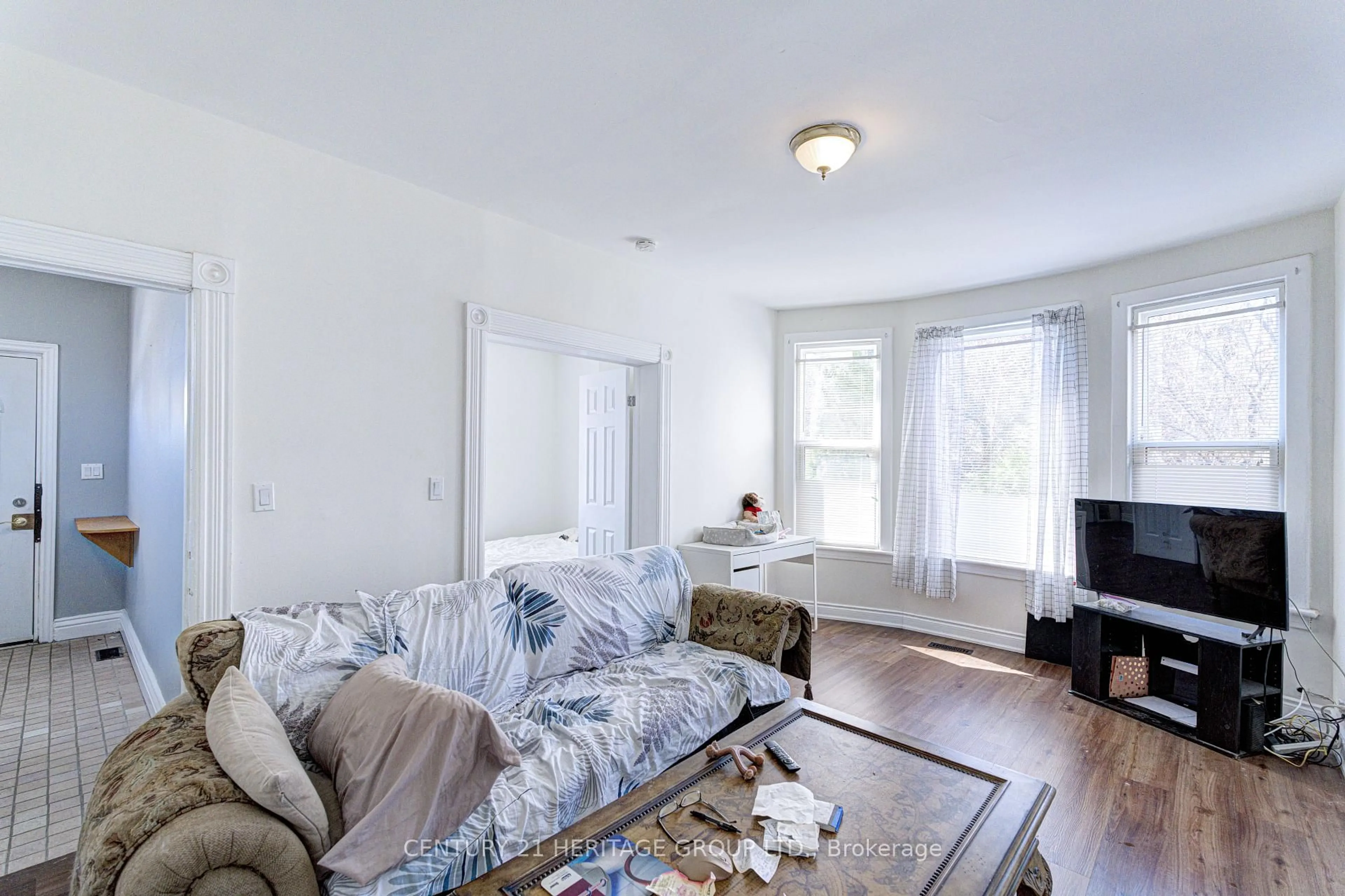 Living room with furniture, unknown for 243 Gibson Ave, Hamilton Ontario L8L 6K3