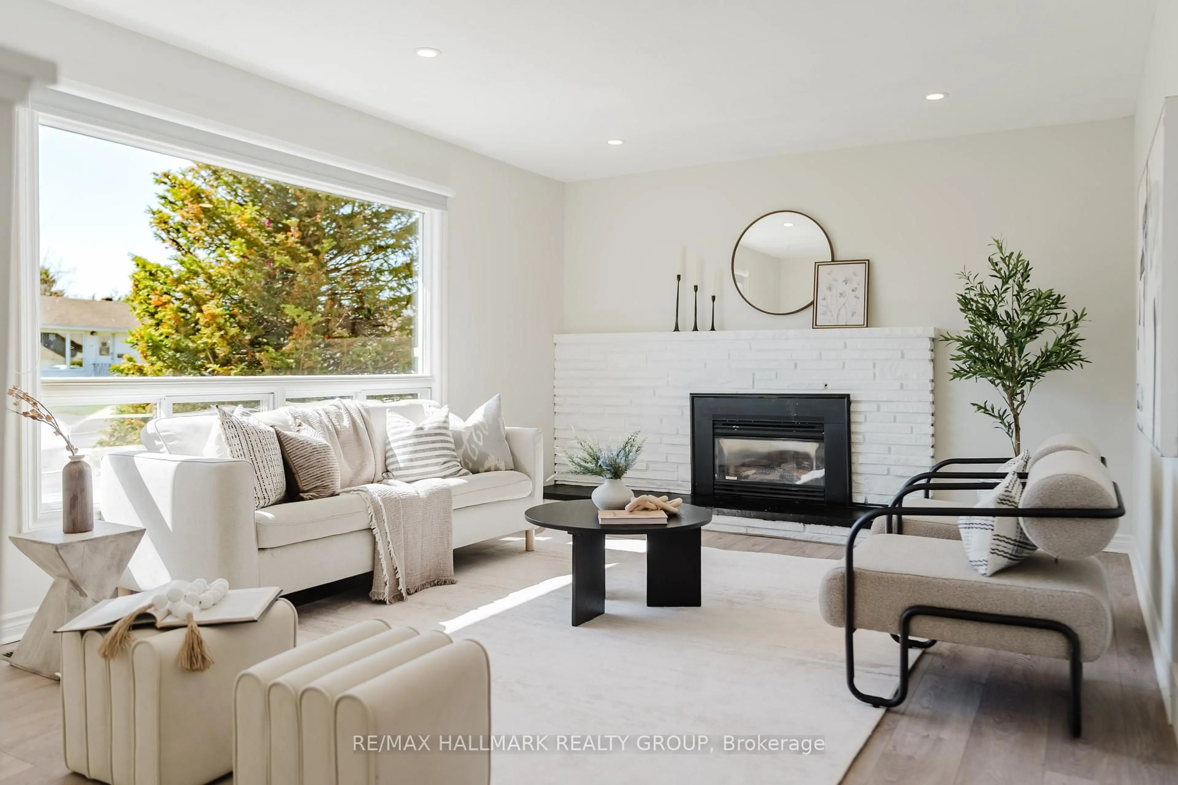 Living room with furniture, unknown for 17 Wolmsley Cres, Ottawa Ontario K2G 1J3