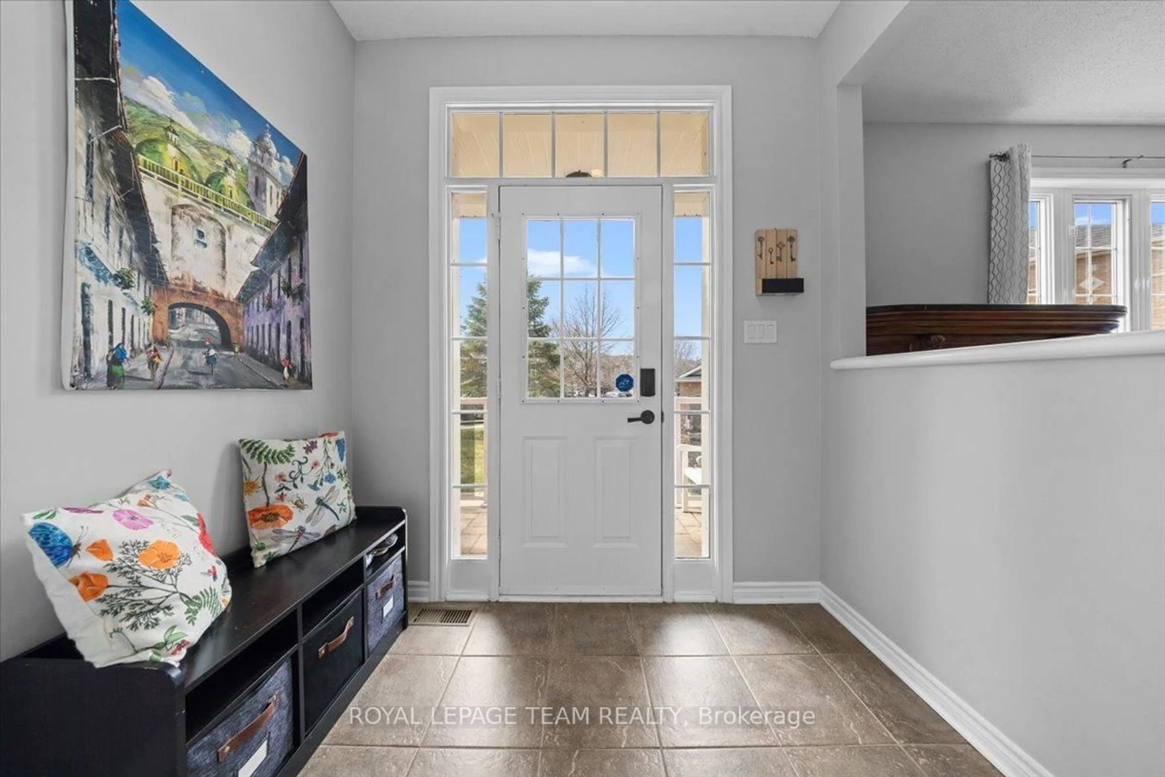 Indoor entryway for 79 Saddlesmith Circ, Ottawa Ontario K2M 2Y5