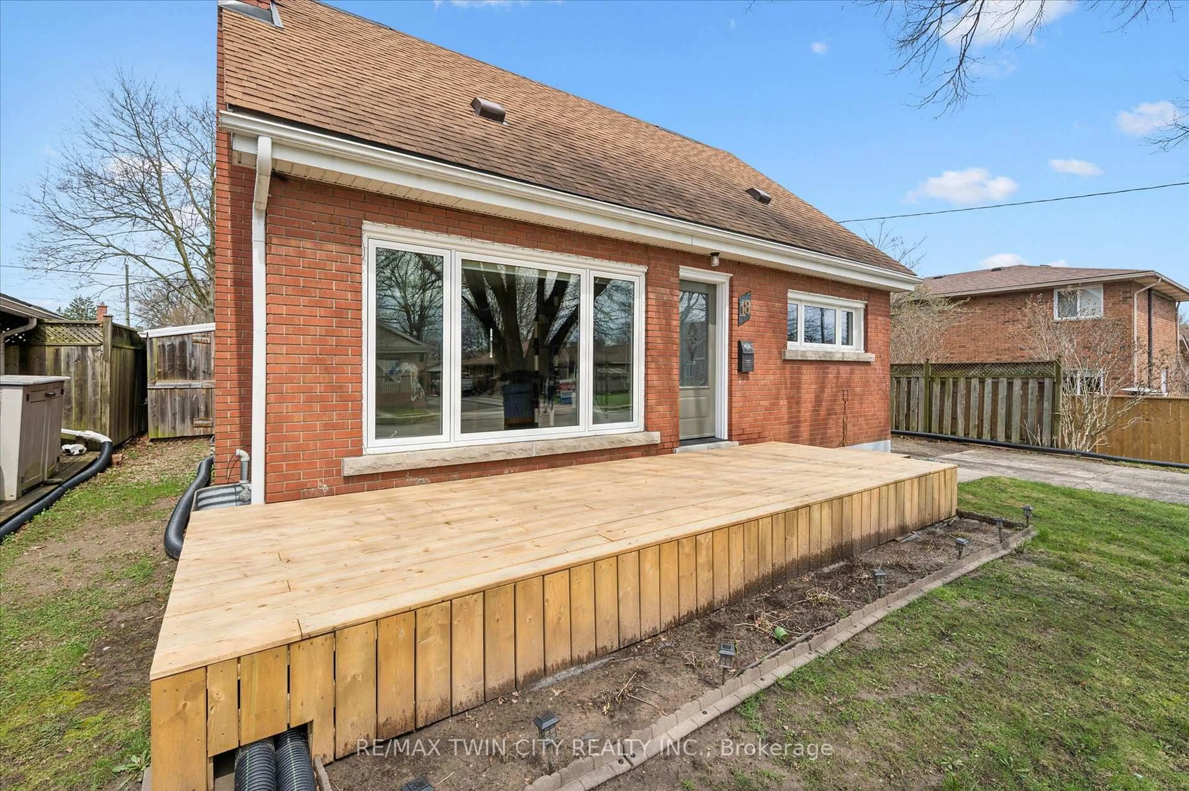 Home with brick exterior material, street for 18 Close Ave, Cambridge Ontario N1R 2R4