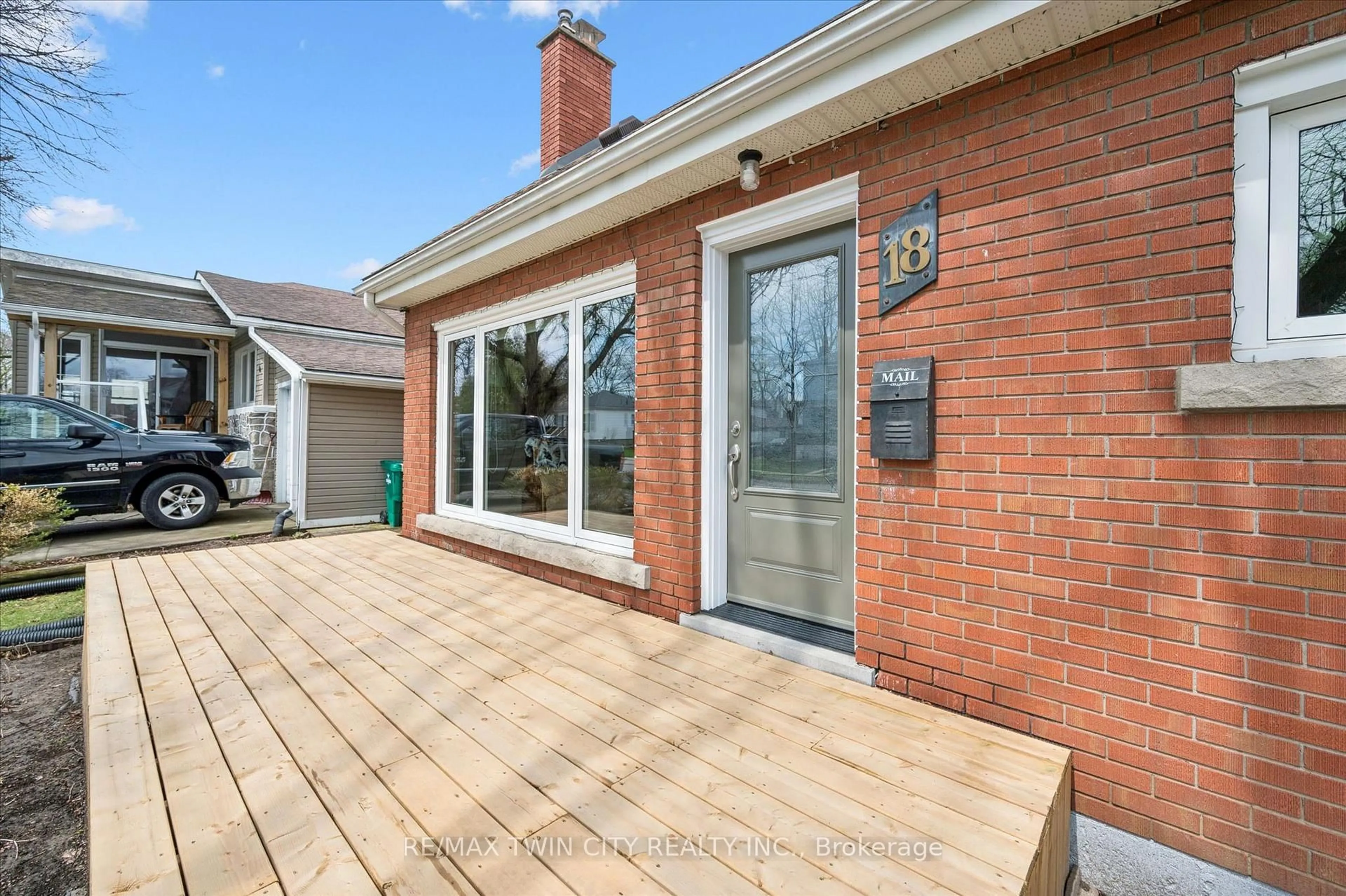 Home with brick exterior material, street for 18 Close Ave, Cambridge Ontario N1R 2R4