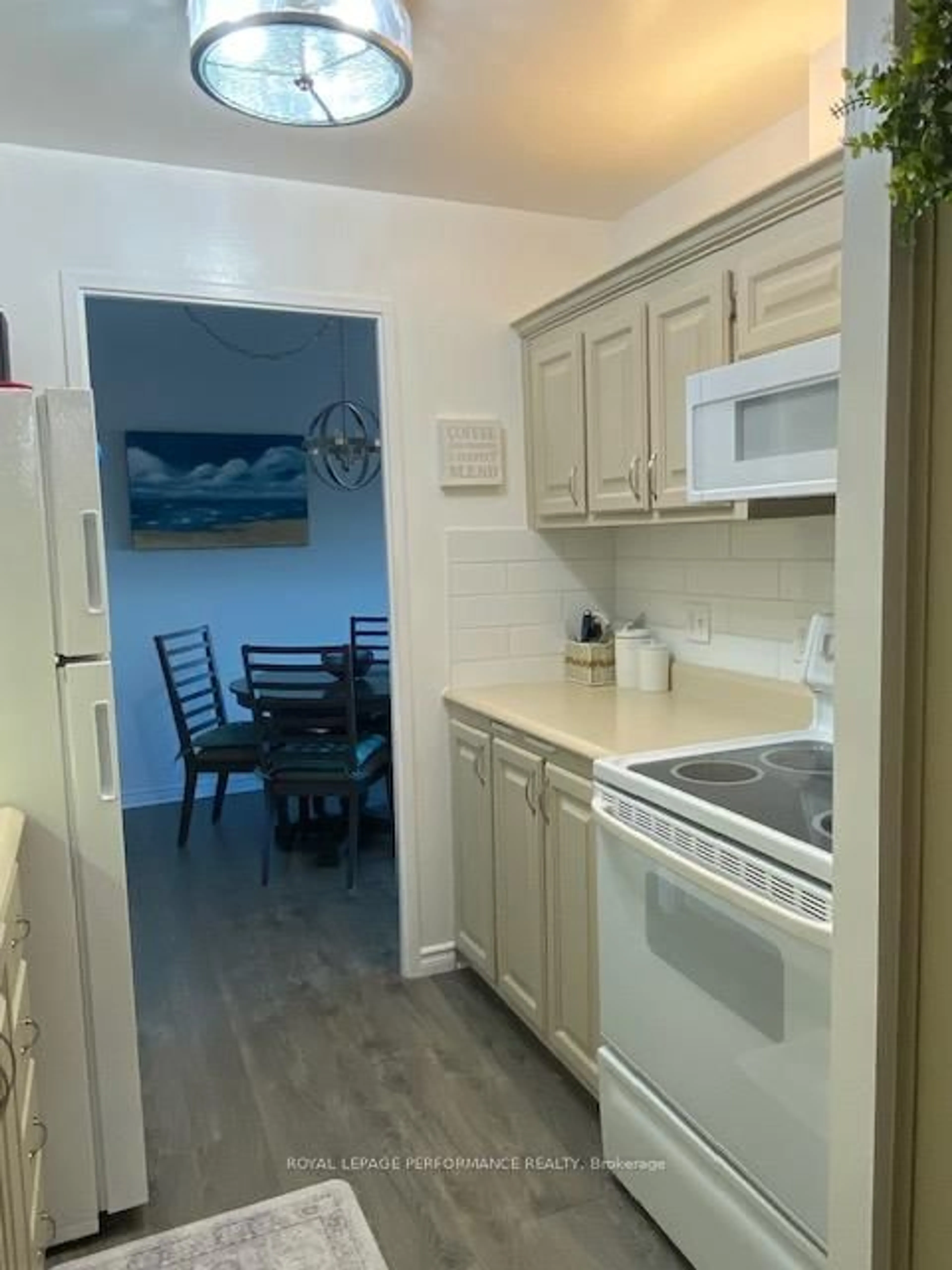 Standard kitchen, unknown for 308 Second St #804, Cornwall Ontario K6H 1Z1