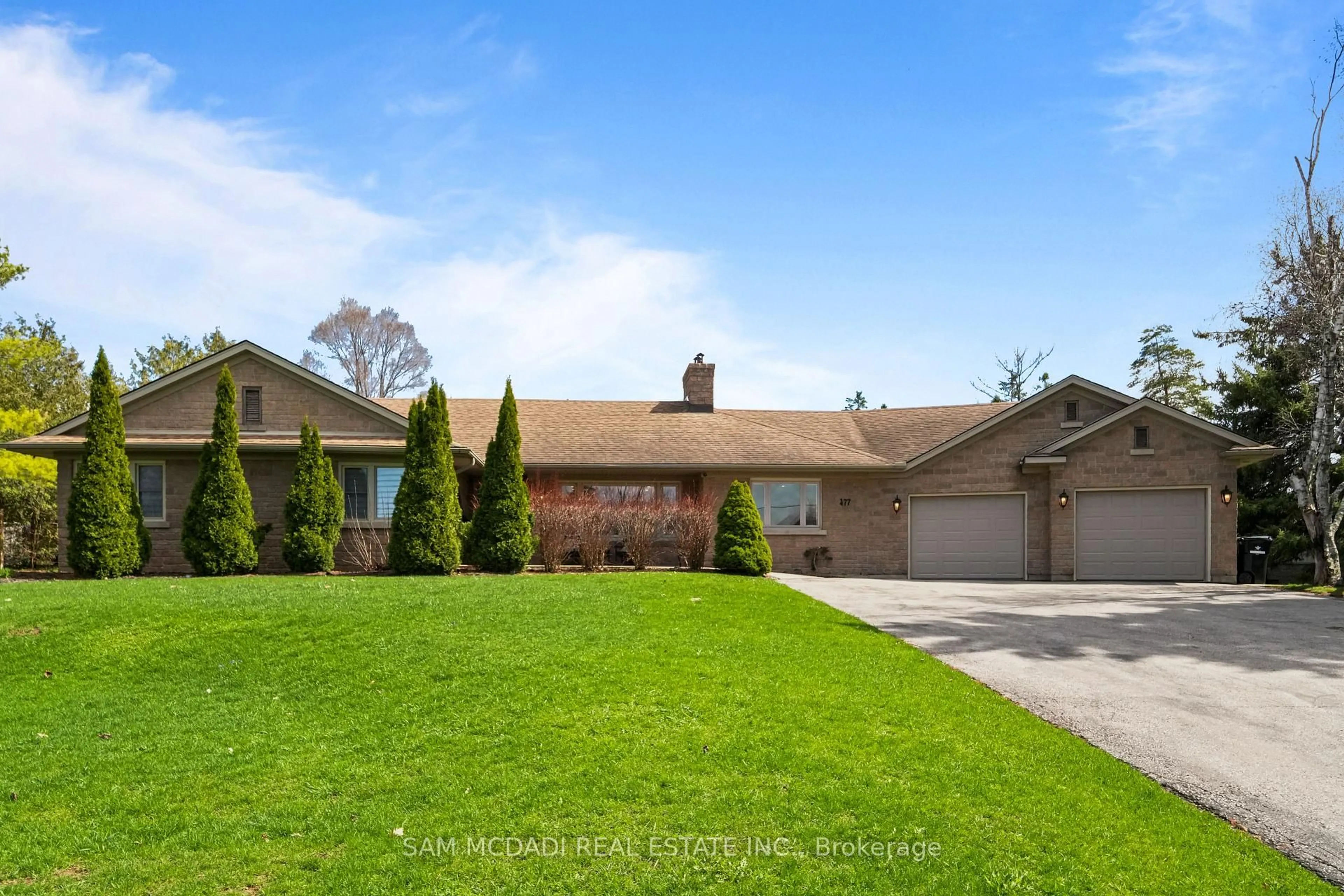 A pic from outside/outdoor area/front of a property/back of a property/a pic from drone, street for 477 Fairview St, Wilmot Ontario N3A 1M6