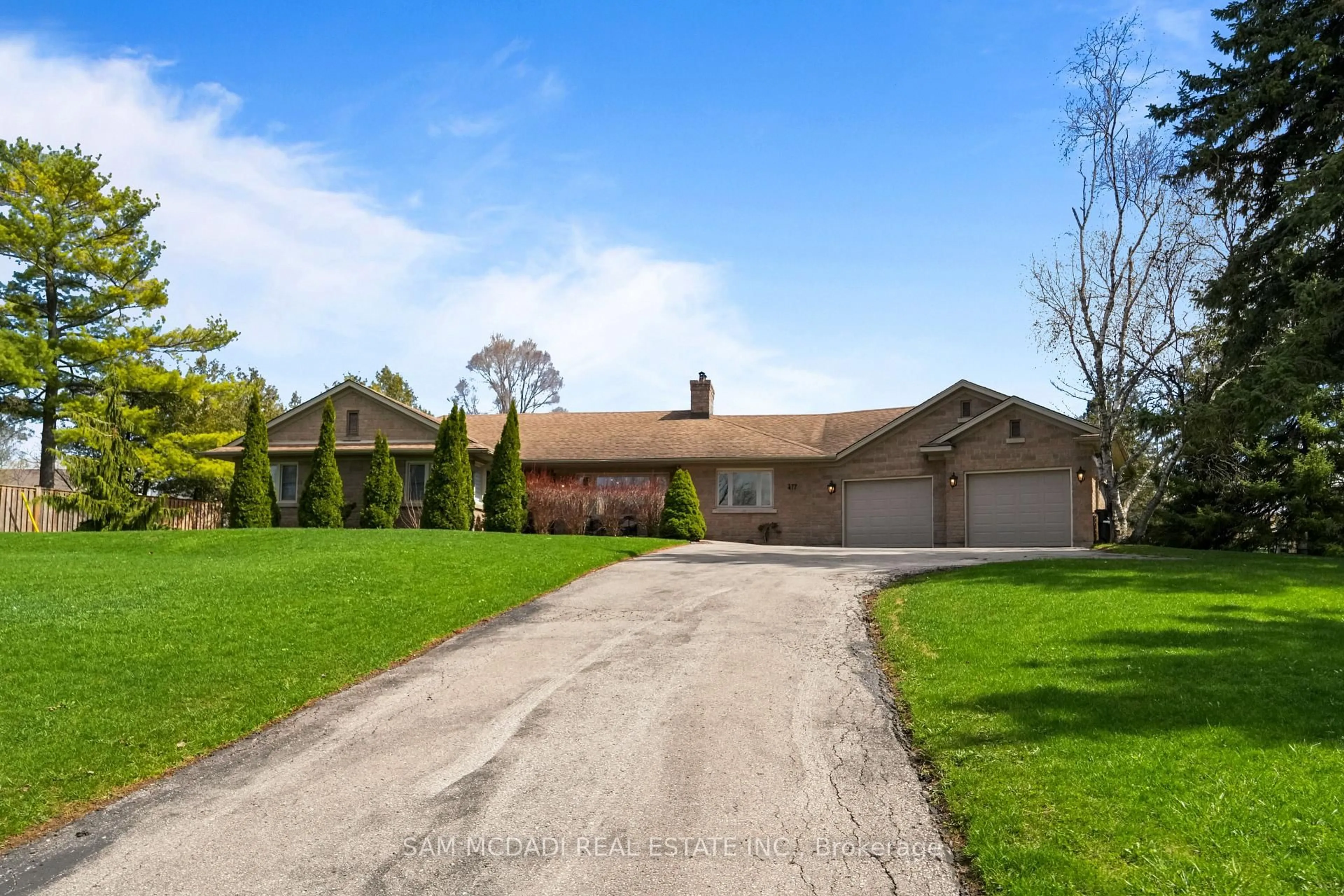 A pic from outside/outdoor area/front of a property/back of a property/a pic from drone, street for 477 Fairview St, Wilmot Ontario N3A 1M6