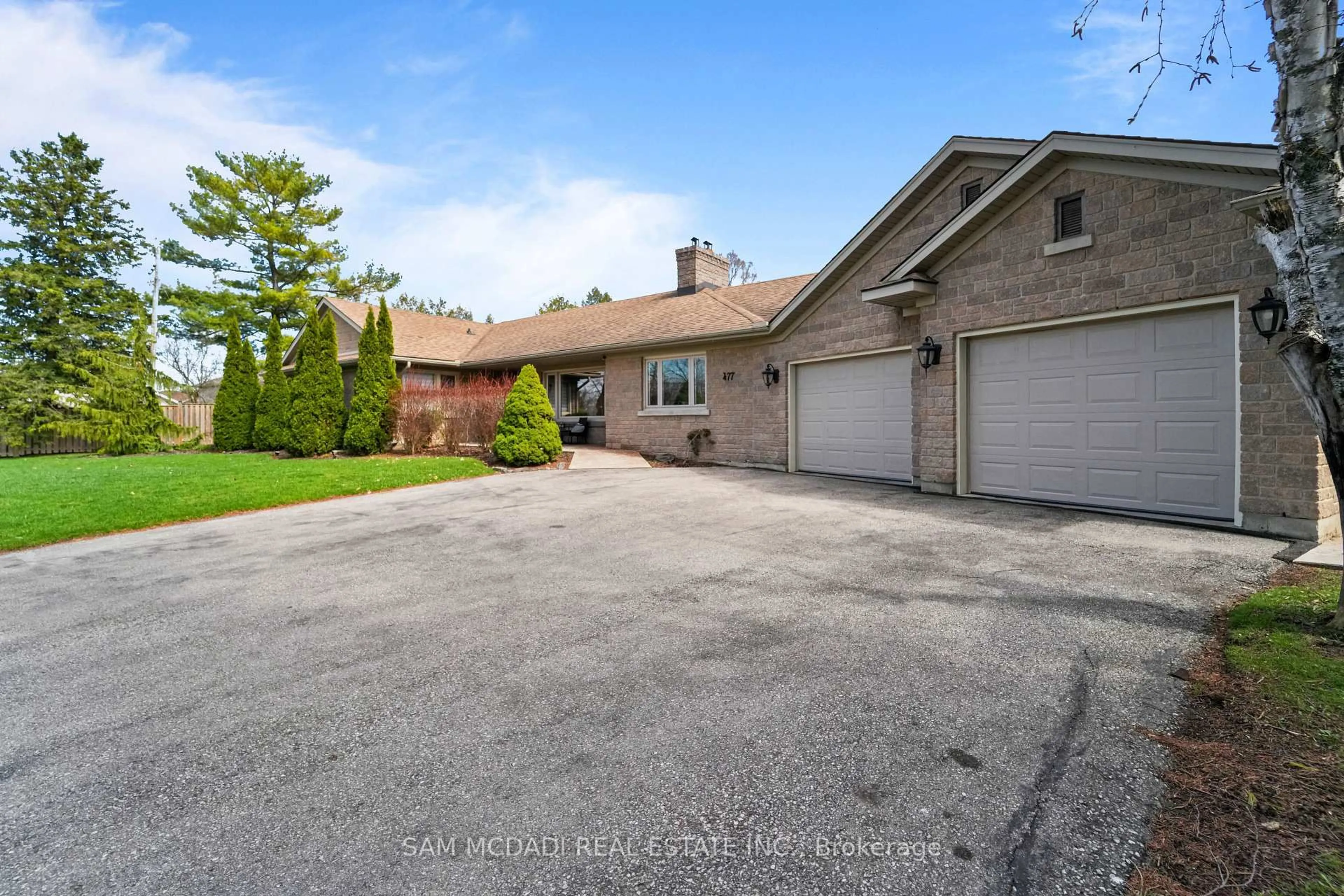 A pic from outside/outdoor area/front of a property/back of a property/a pic from drone, street for 477 Fairview St, Wilmot Ontario N3A 1M6