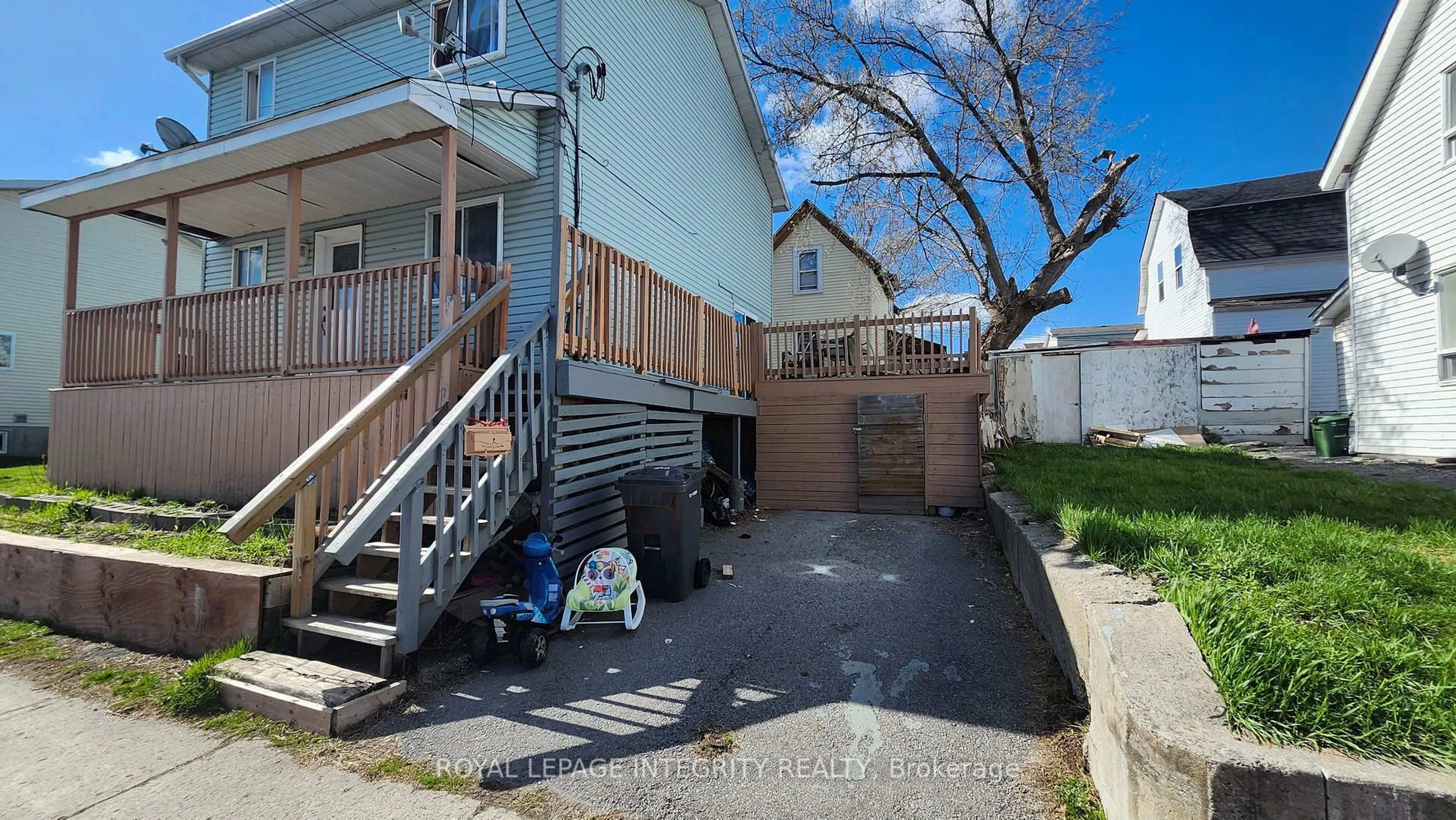 Patio, street for 208 Prince Albert St, Cornwall Ontario K6H 1J7