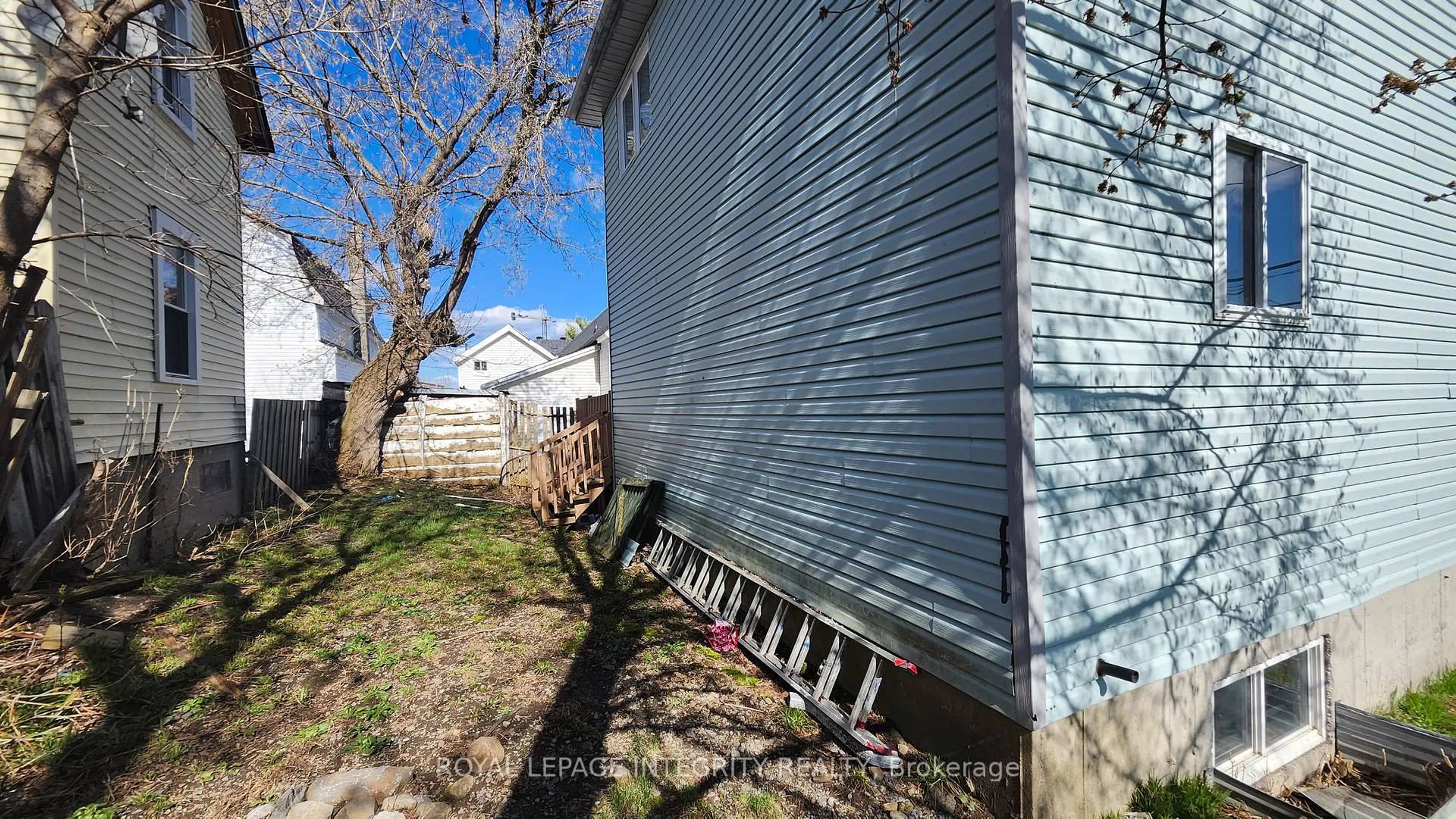 Shed for 208 Prince Albert St, Cornwall Ontario K6H 1J7