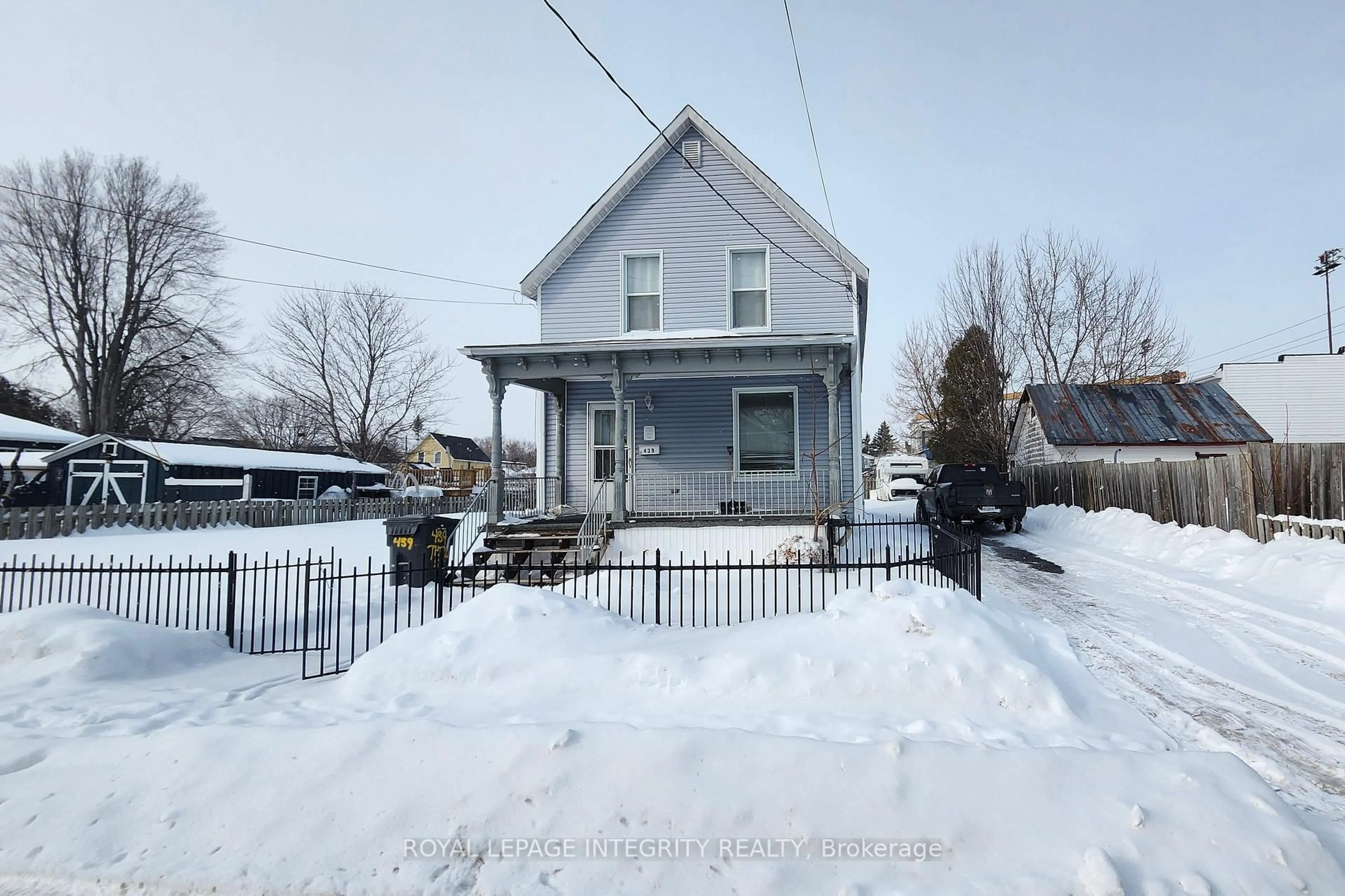 A pic from outside/outdoor area/front of a property/back of a property/a pic from drone, street for 439 3rd St, Cornwall Ontario K6H 2E6