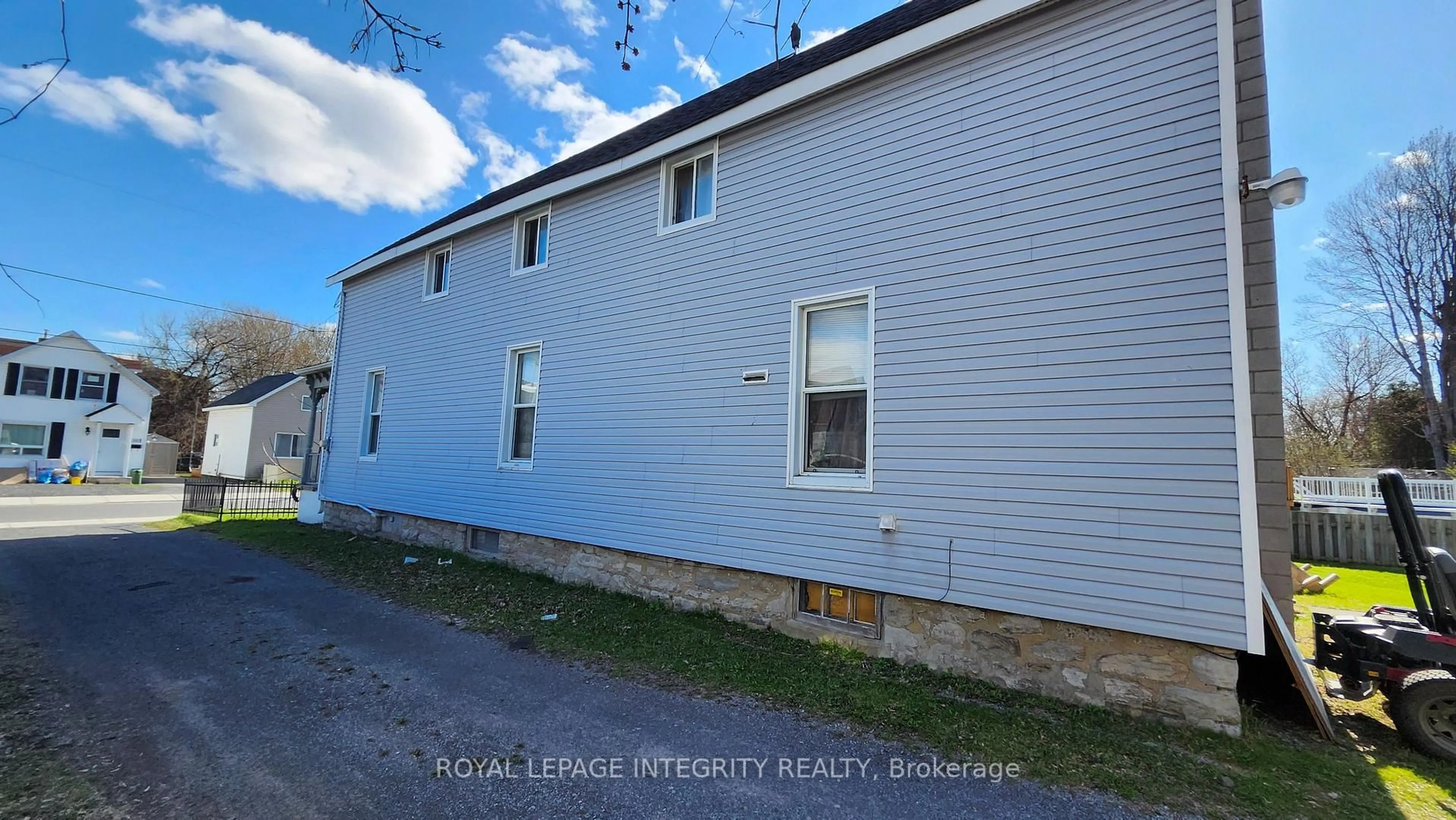 Unknown for 439 3rd St, Cornwall Ontario K6H 2E6