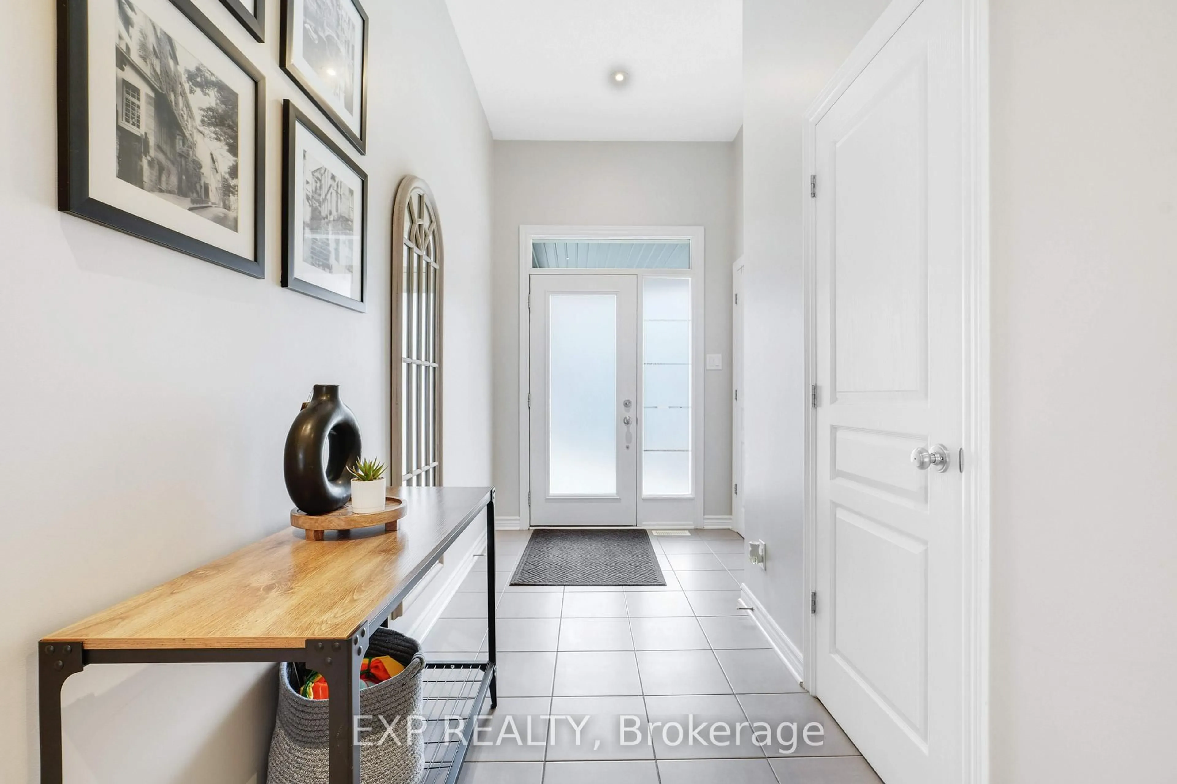 Indoor entryway for 529 Stargazer Cres, Ottawa Ontario K4M 0H2