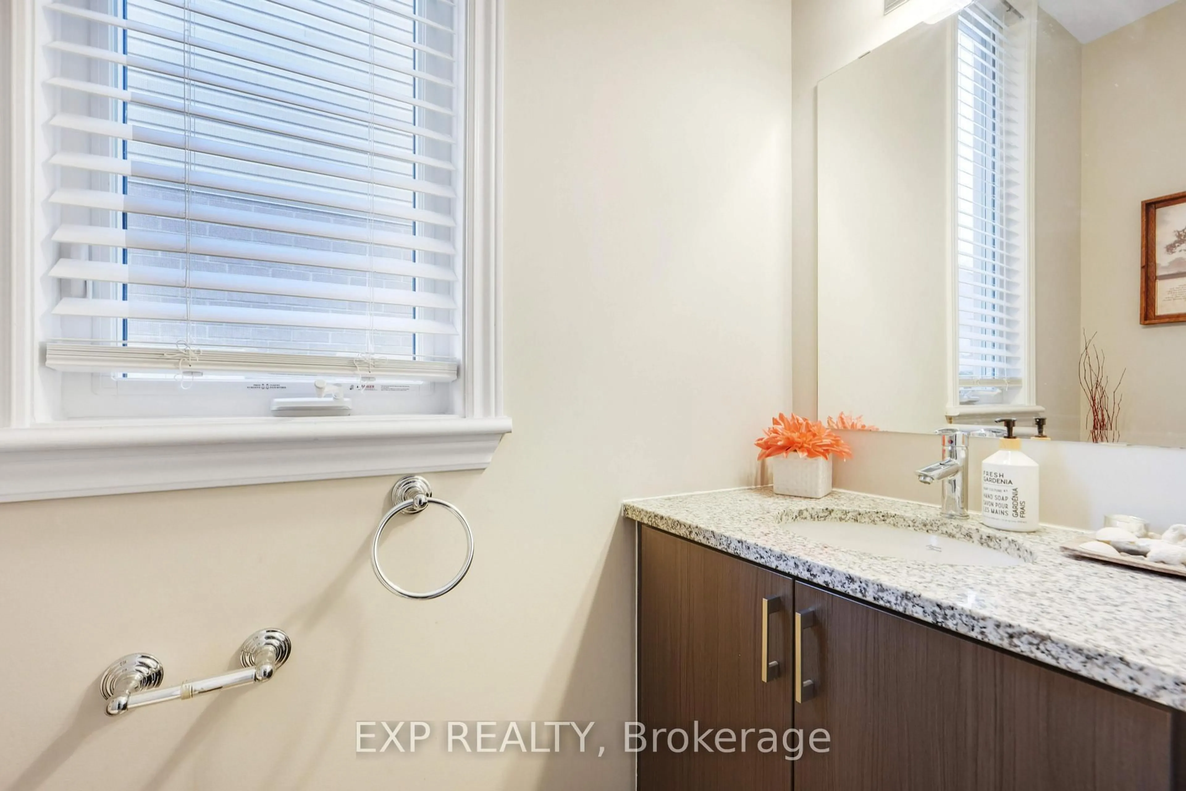 Standard bathroom, ceramic/tile floor for 529 Stargazer Cres, Ottawa Ontario K4M 0H2