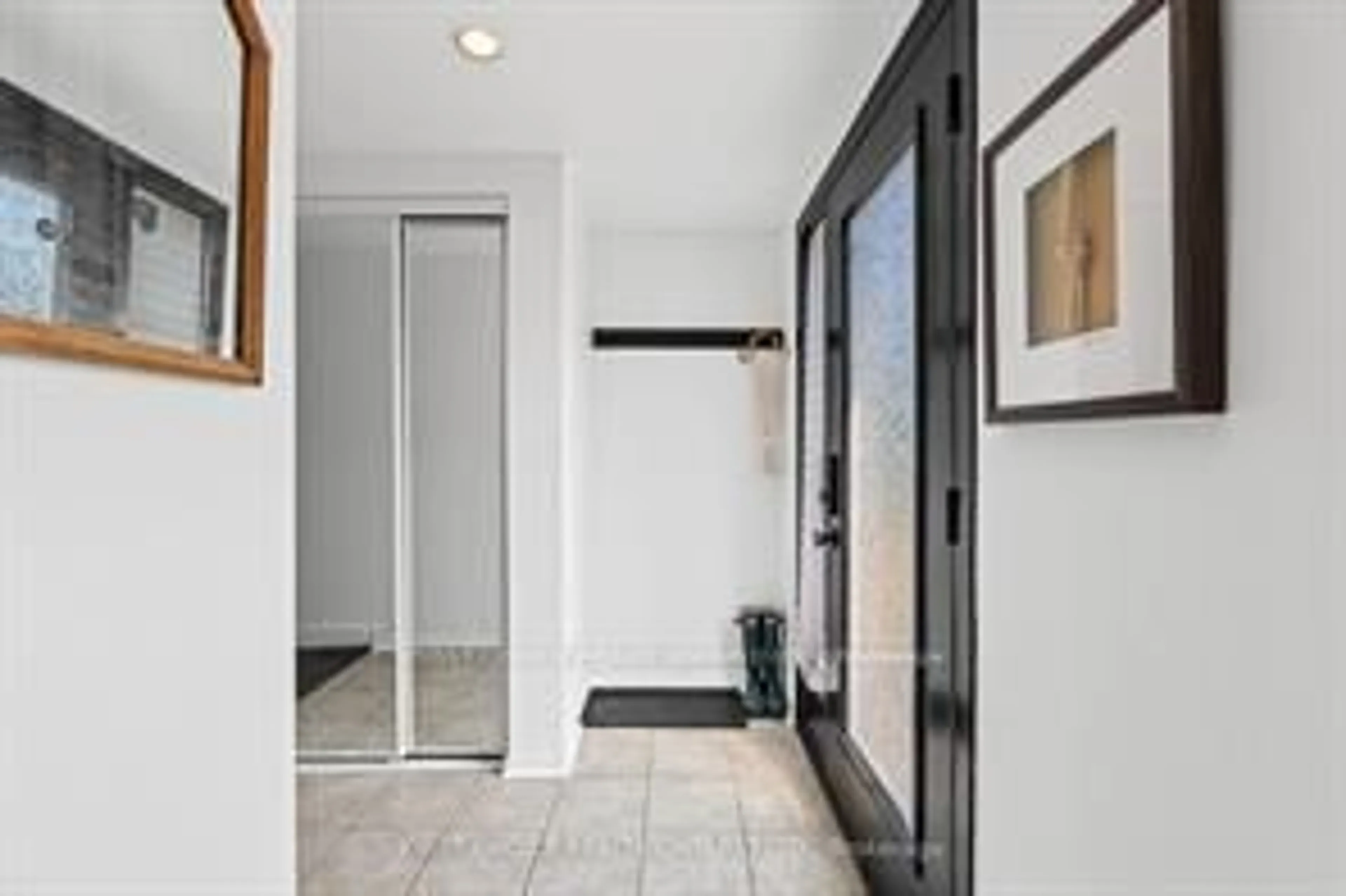 Indoor entryway for 10 Campbell Reid Crt, Ottawa Ontario K2K 1X7