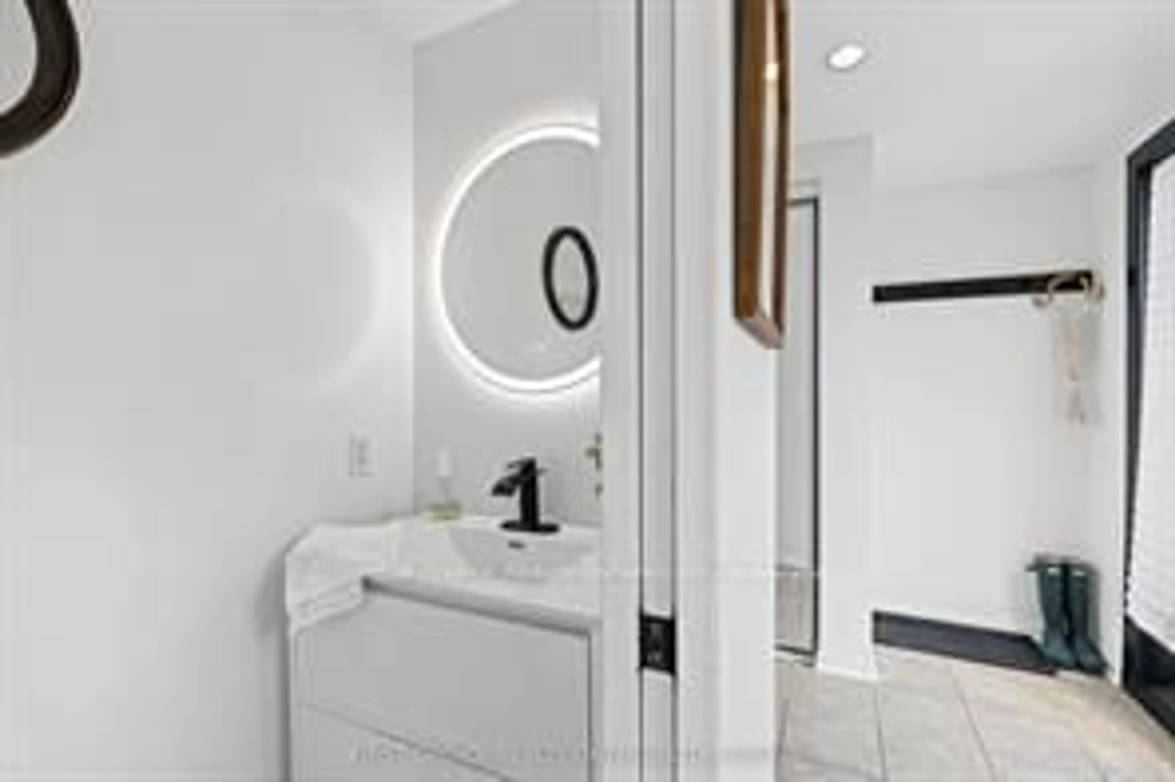 Standard bathroom, ceramic/tile floor for 10 Campbell Reid Crt, Ottawa Ontario K2K 1X7