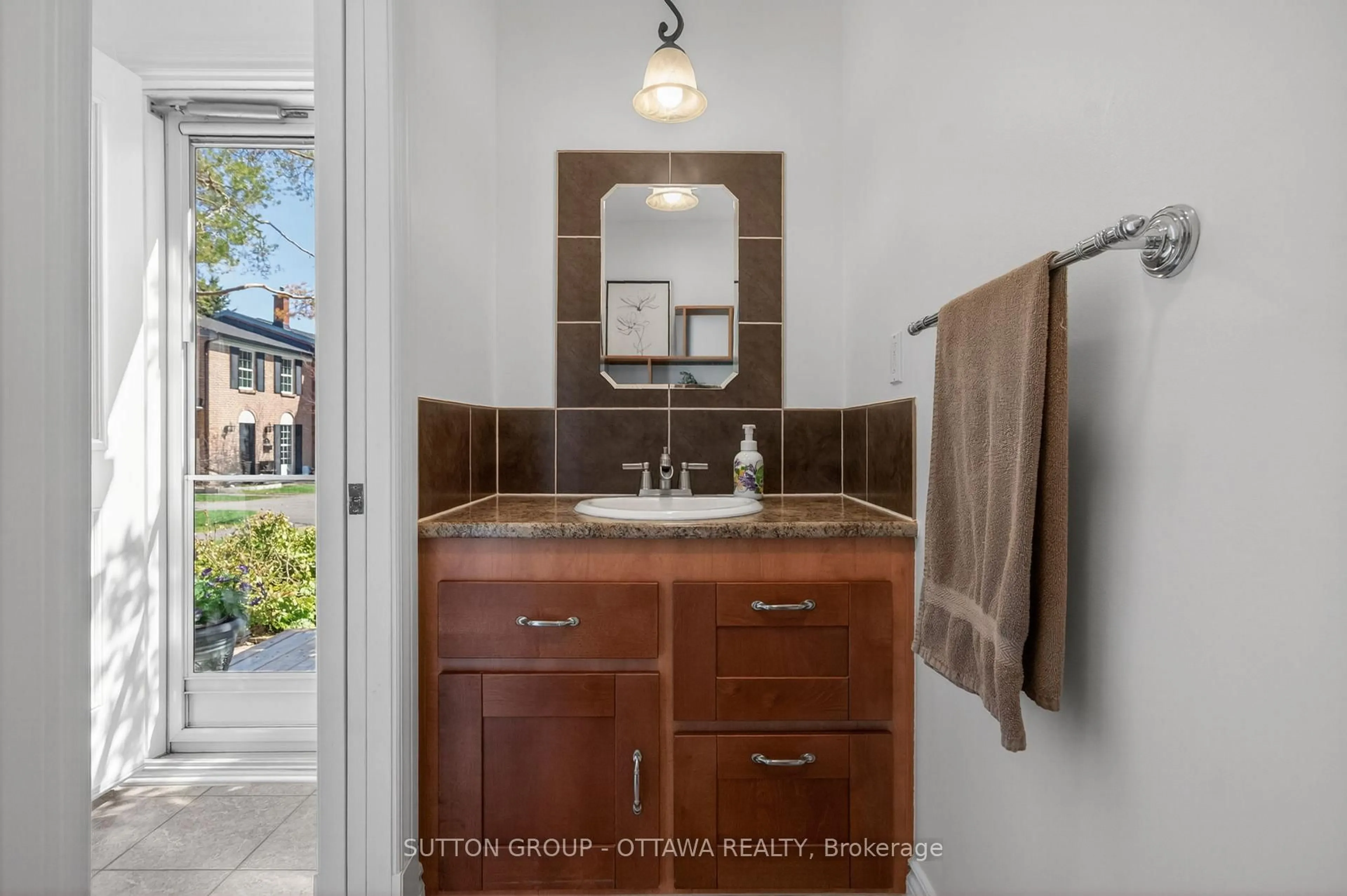 Contemporary bathroom, ceramic/tile floor for 285 Monterey Dr, Ottawa Ontario K2H 7B1