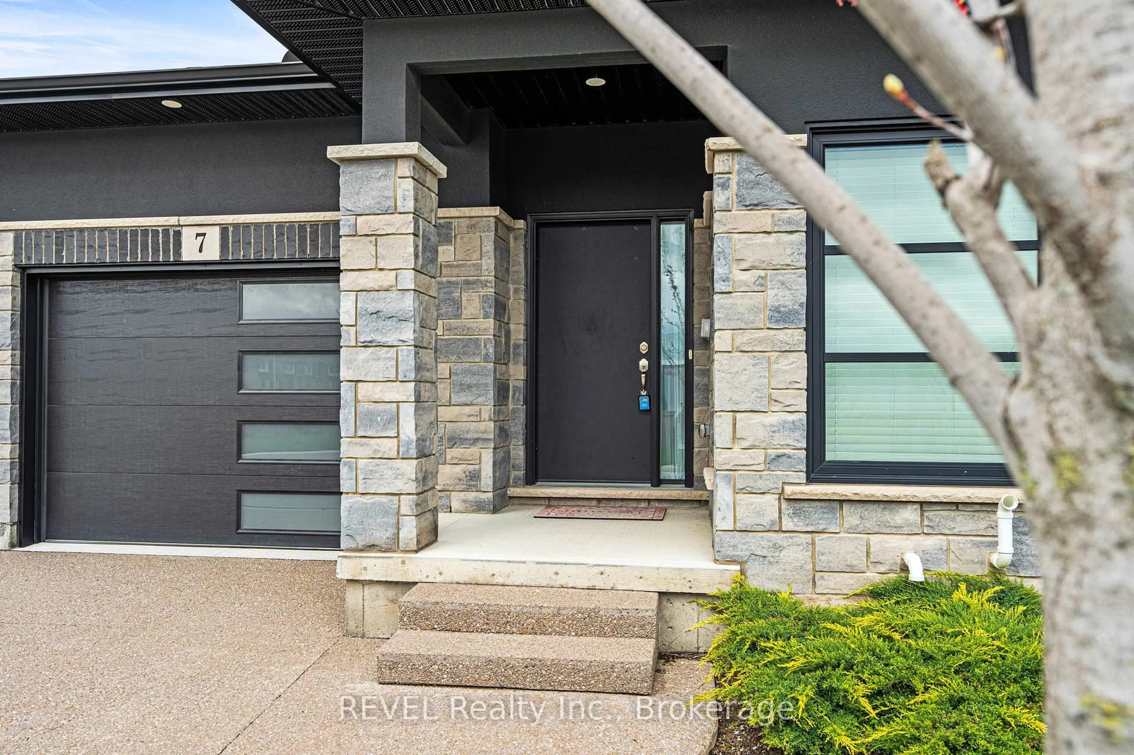 Unknown for 7138 PARSA St #7, Niagara Falls Ontario L2H 3W1