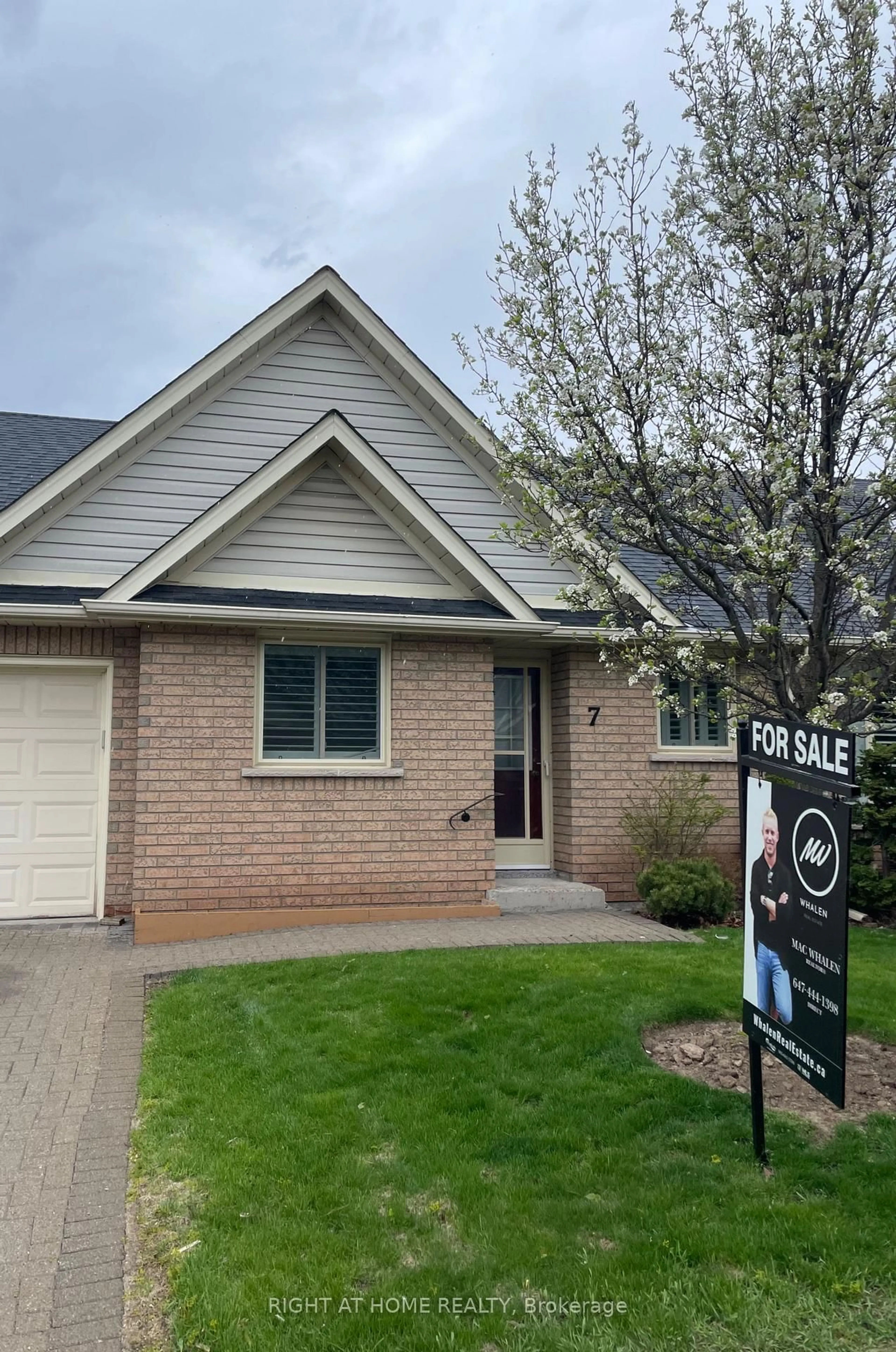 Home with brick exterior material, street for 165 Main St #7, Grimsby Ontario L3M 1P2