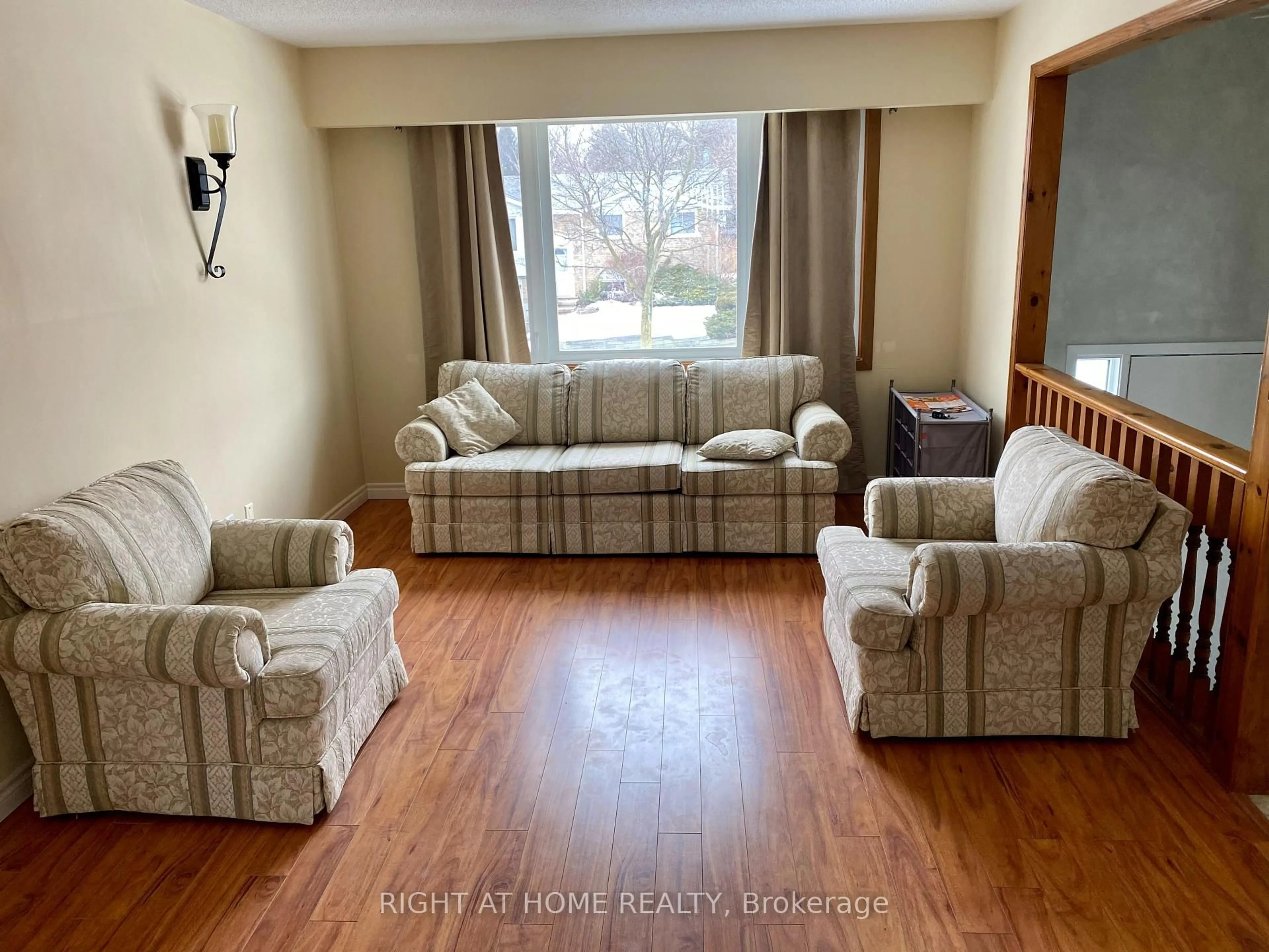 Living room with furniture, unknown for 113 Southwood Dr, Kitchener Ontario N2E 2J1