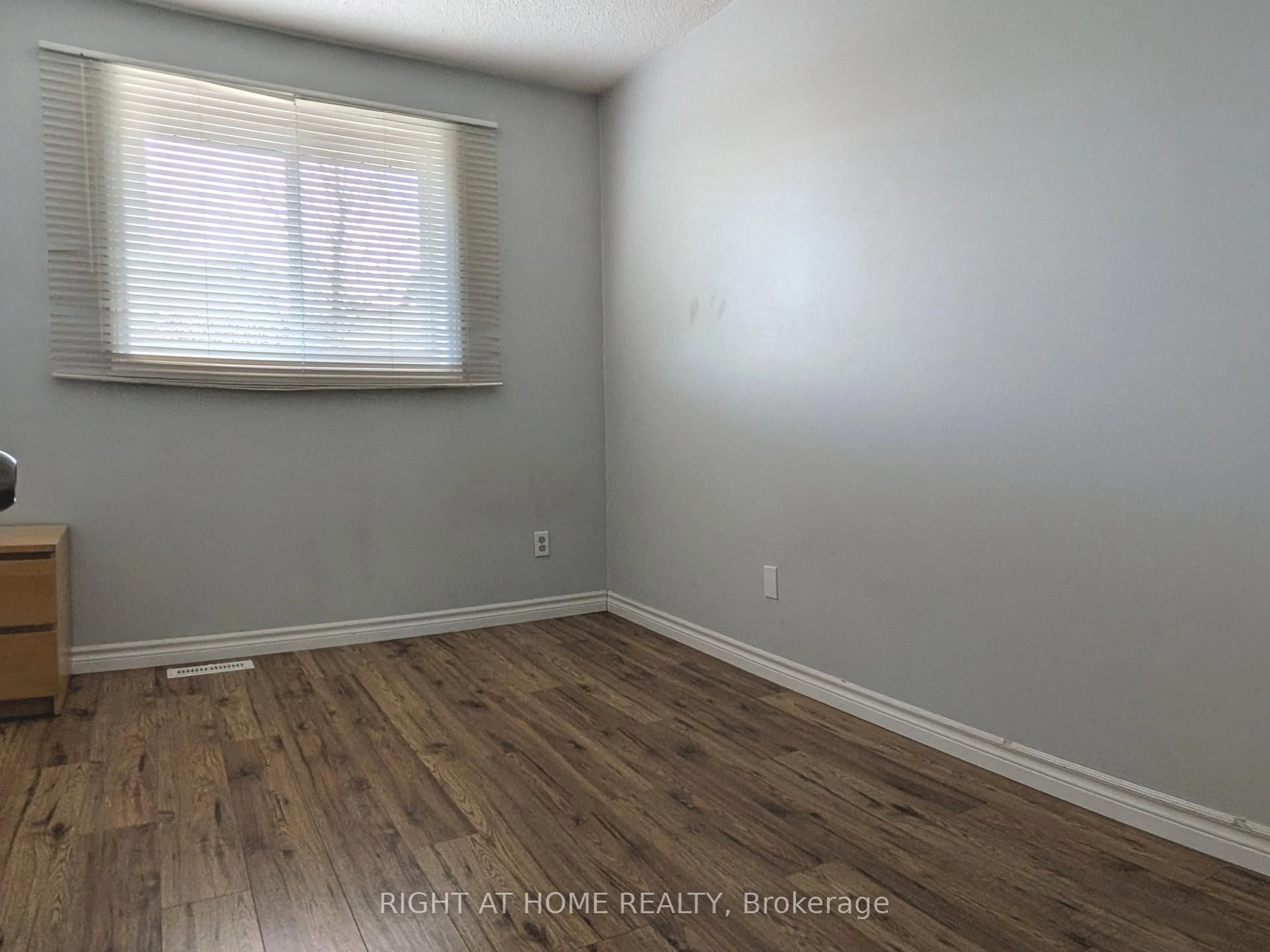 A pic of a room for 113 Southwood Dr, Kitchener Ontario N2E 2J1