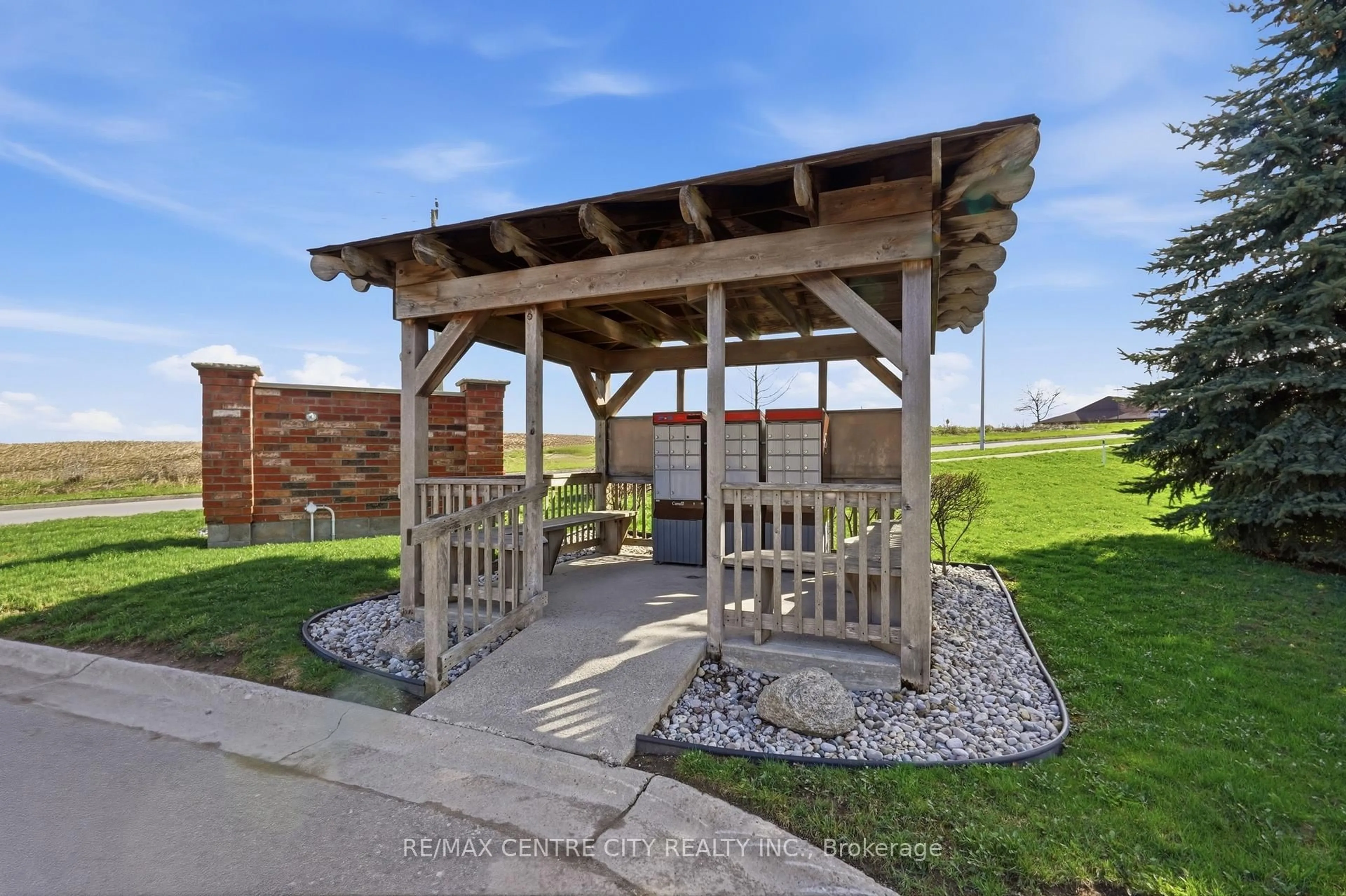 Patio, mountain view for 121 Meadowcreek Dr #21, Middlesex Centre Ontario N0M 2A0