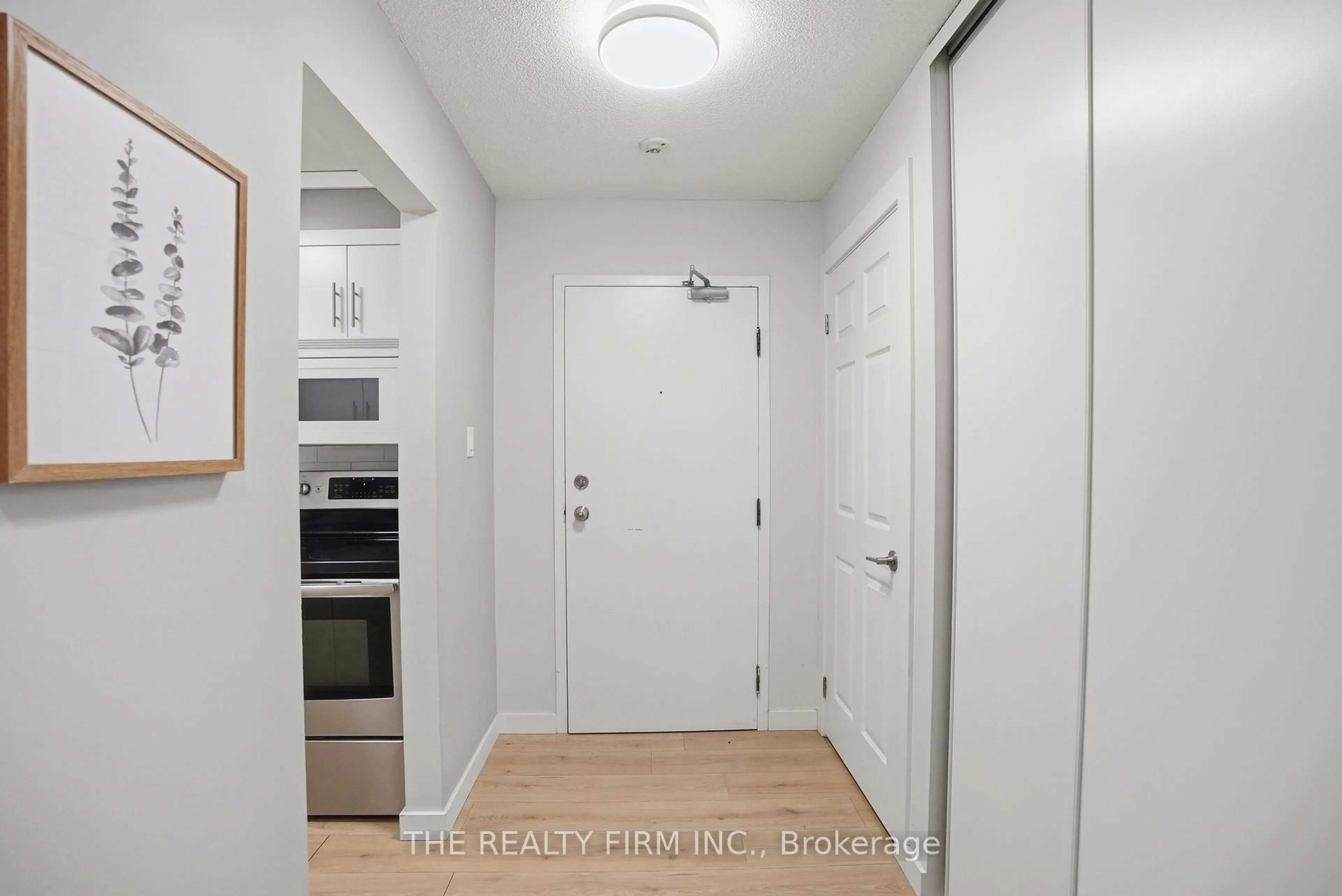 Indoor entryway for 735 Deveron Cres #310, London South Ontario N5Z 4X8