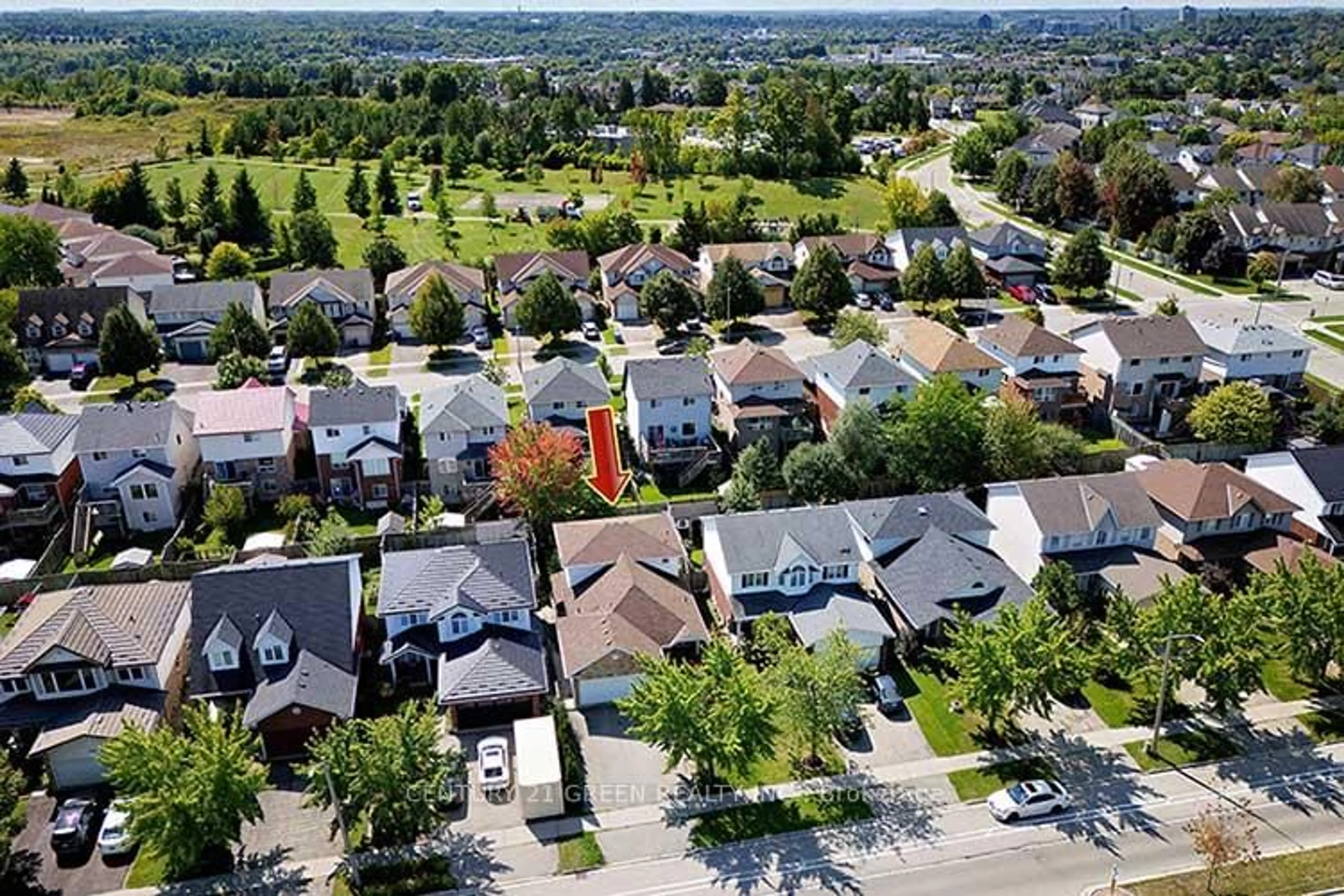 A pic from outside/outdoor area/front of a property/back of a property/a pic from drone, street for 182 STARWOOD Dr, Guelph Ontario N1E 7G3