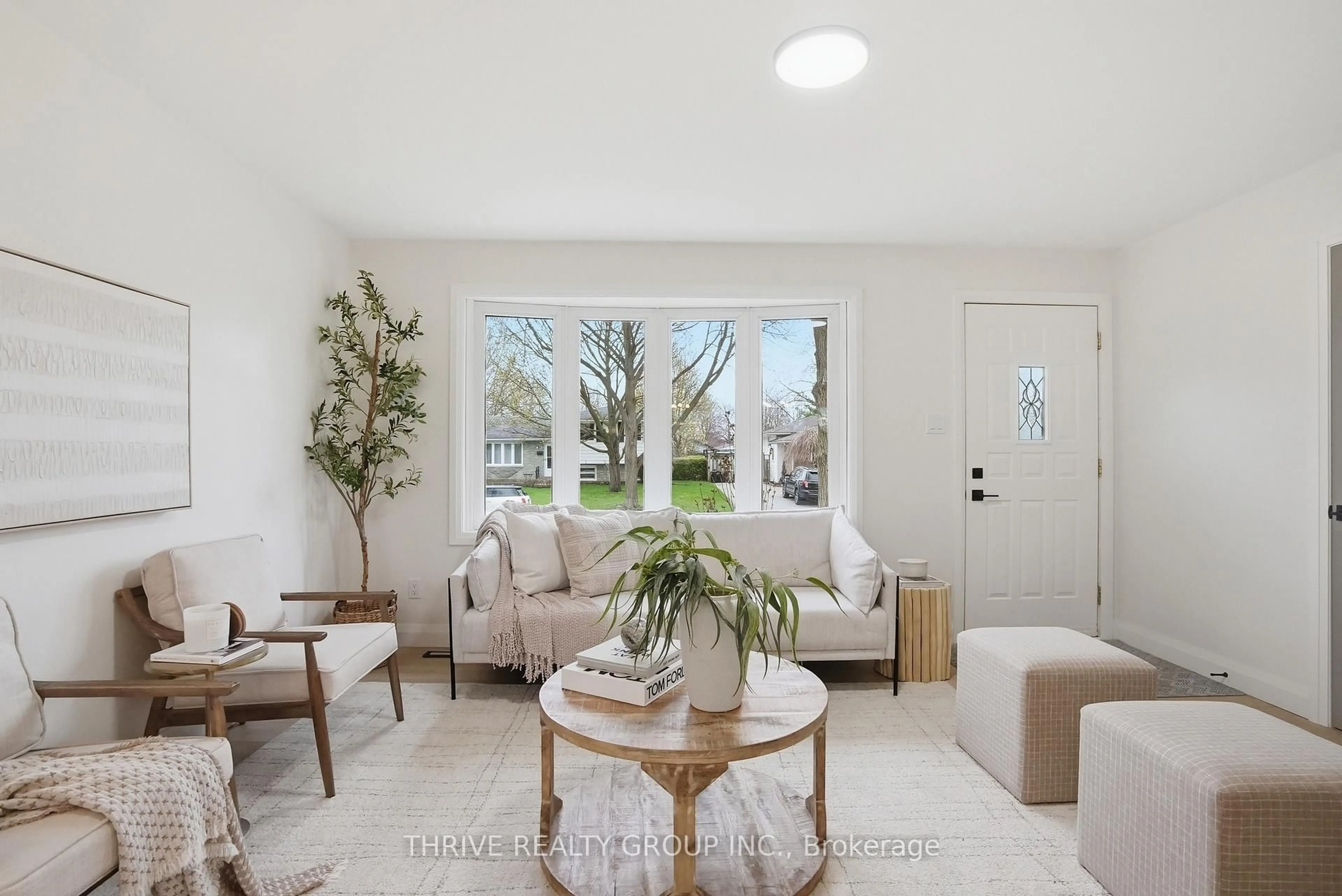 Living room with furniture, ceramic/tile floor for 44 Mendip Cres, London South Ontario N6E 1H1