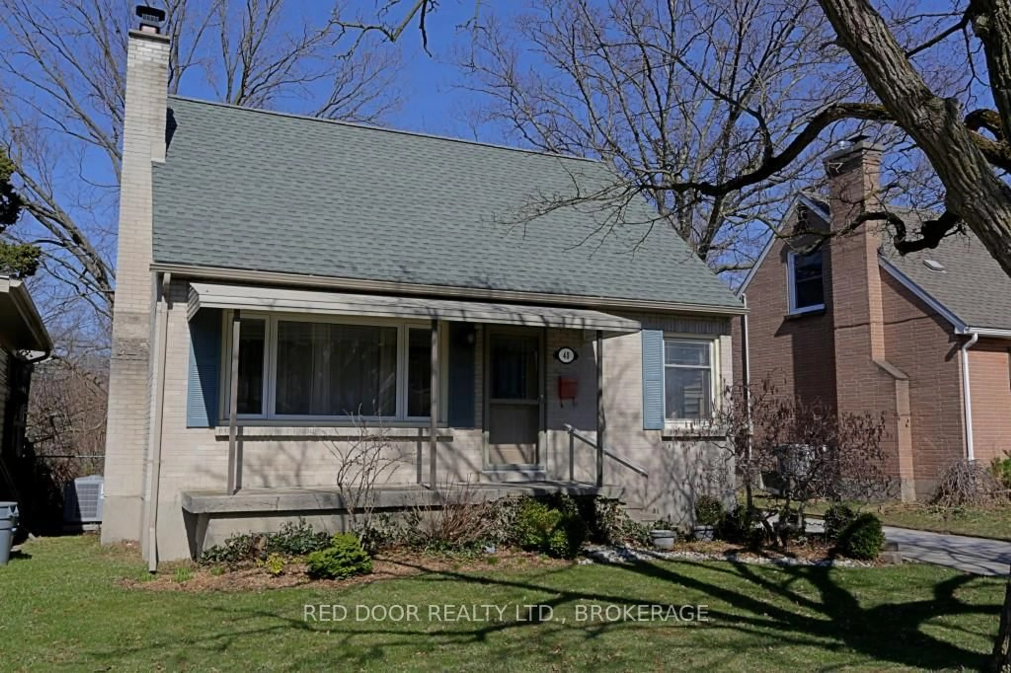 Home with vinyl exterior material, street for 40 Graydon St, London East Ontario N5W 2H7
