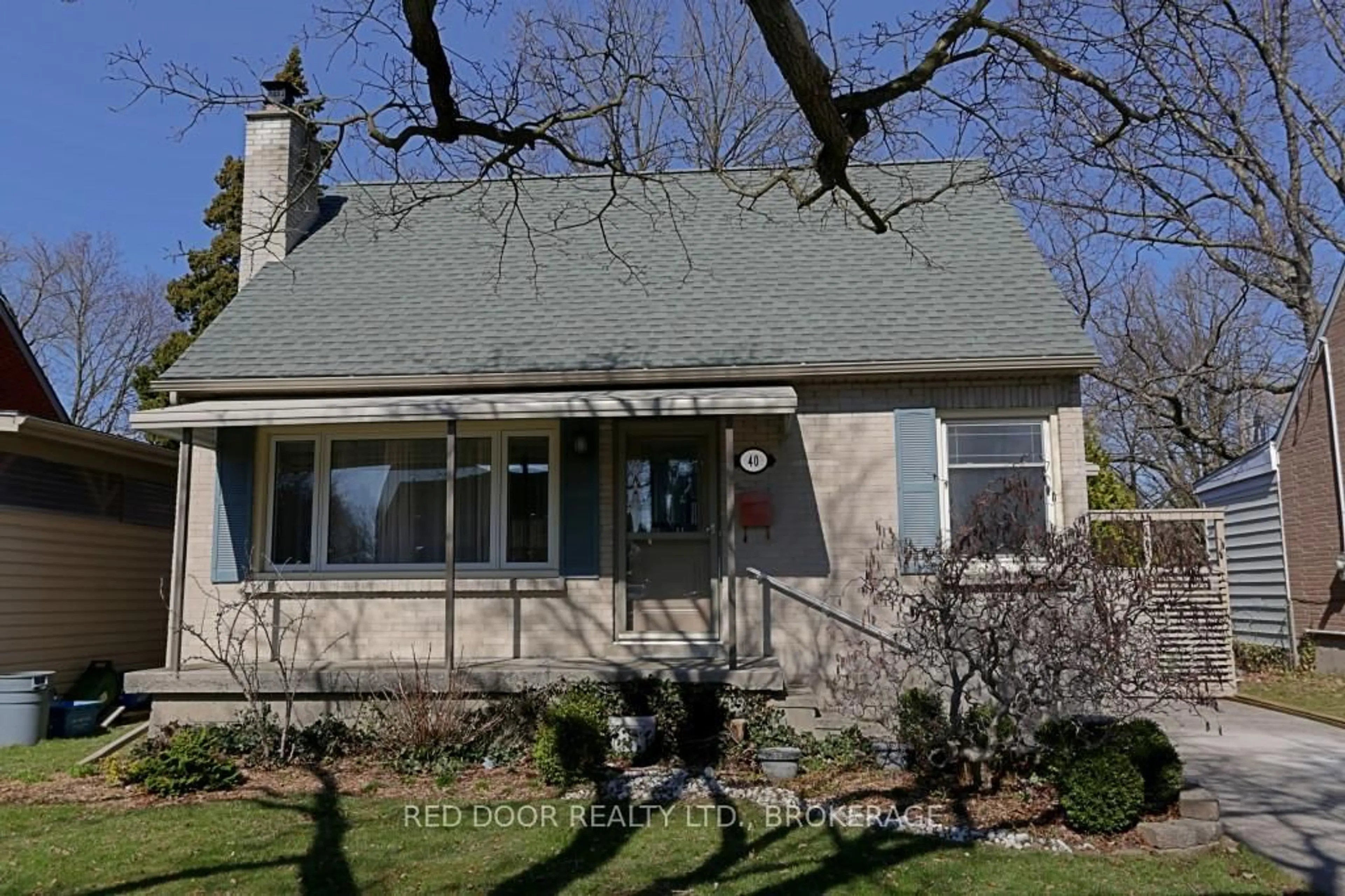 Home with vinyl exterior material, street for 40 Graydon St, London East Ontario N5W 2H7