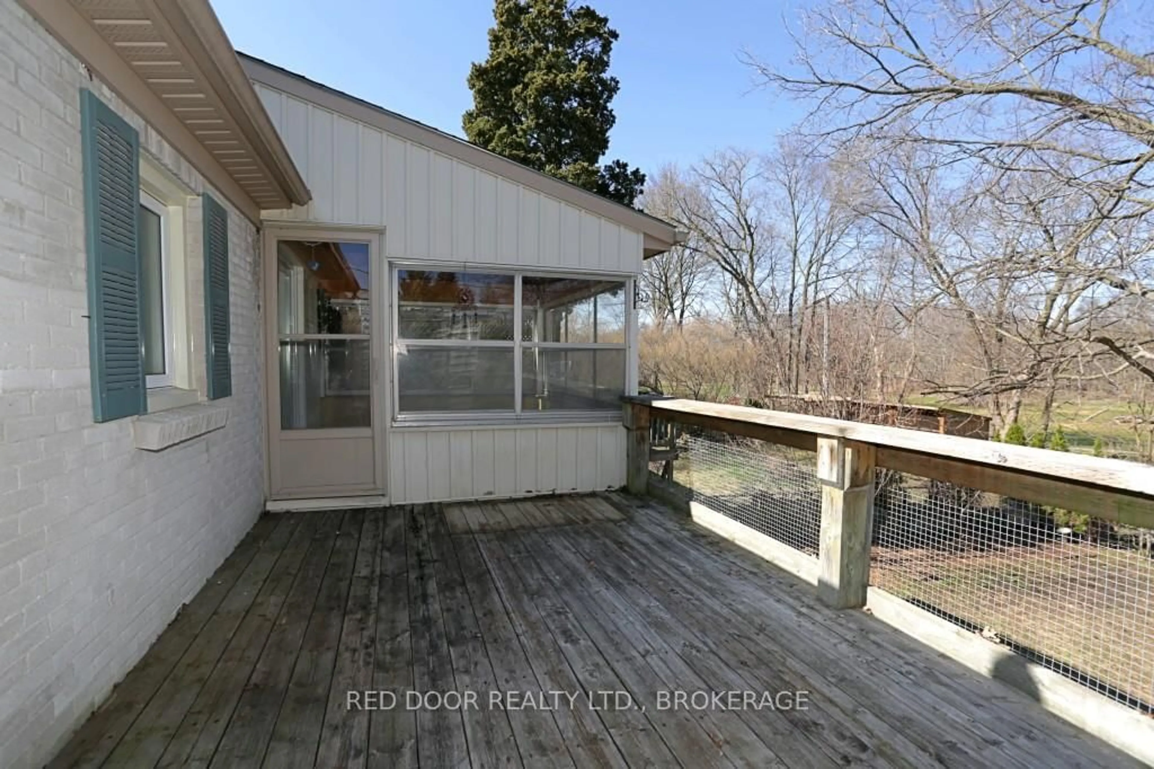 Patio, water/lake/river/ocean view for 40 Graydon St, London East Ontario N5W 2H7